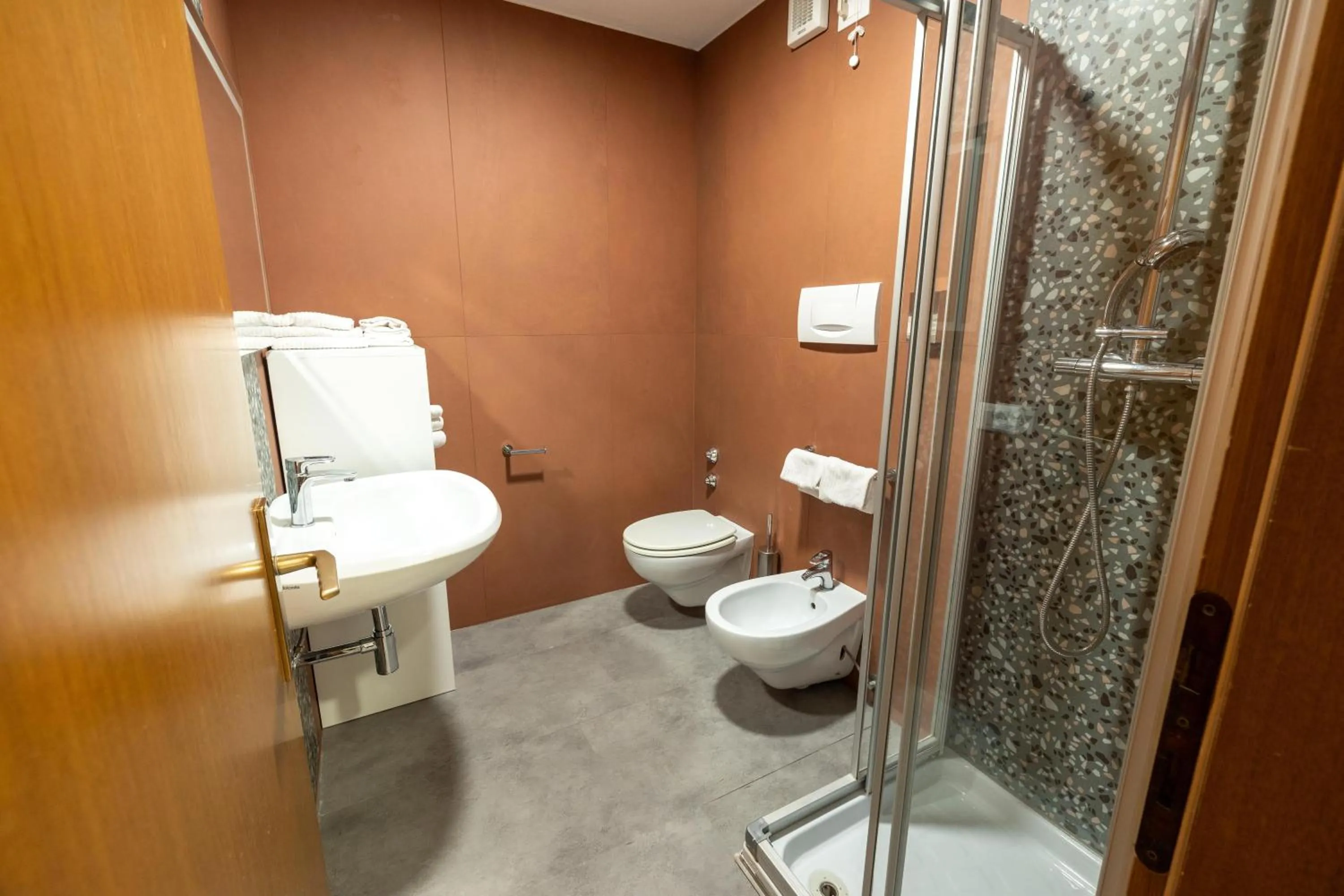 Shower in Hotel Villaggio Nevada