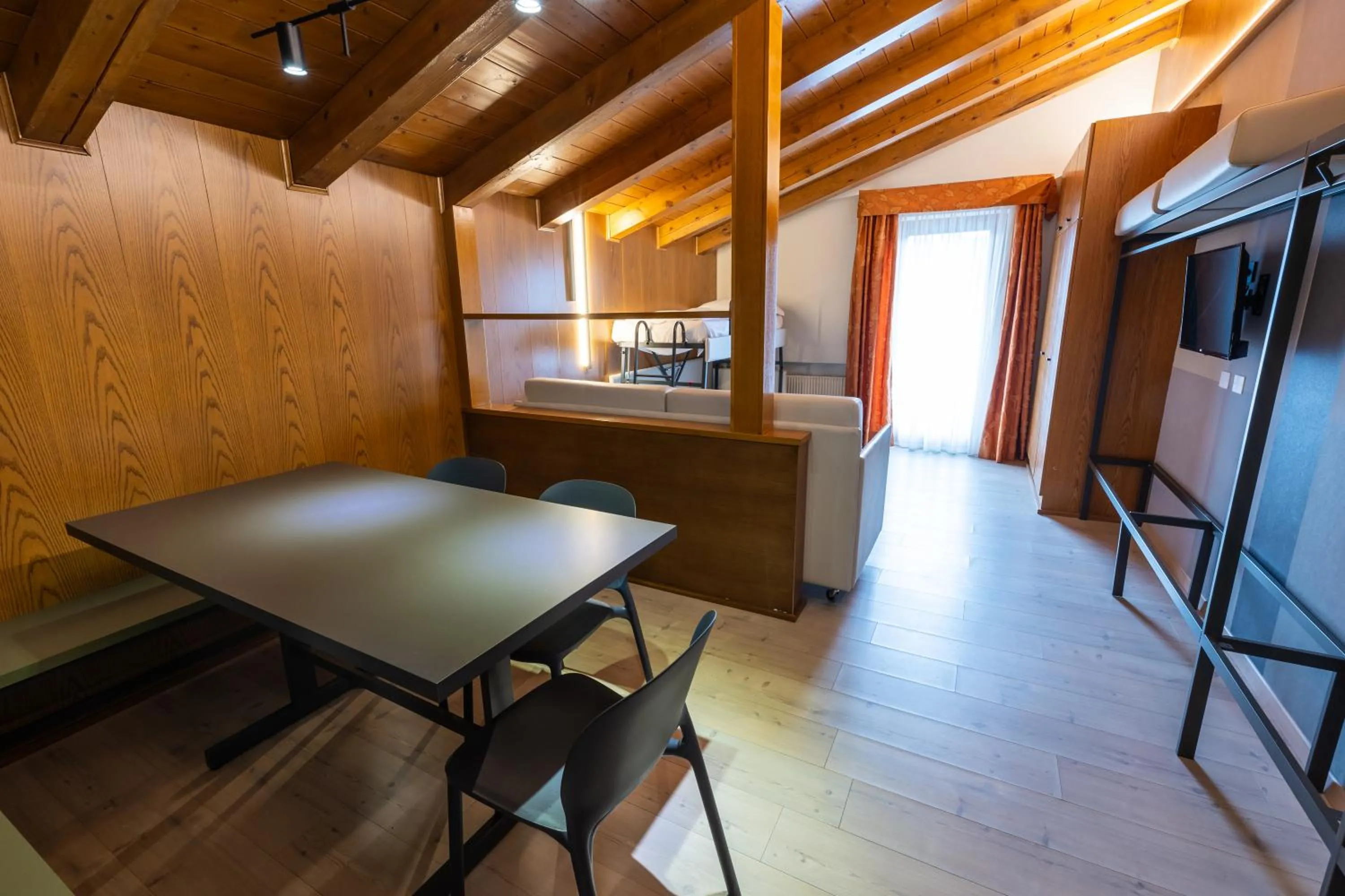 TV and multimedia in Hotel Villaggio Nevada