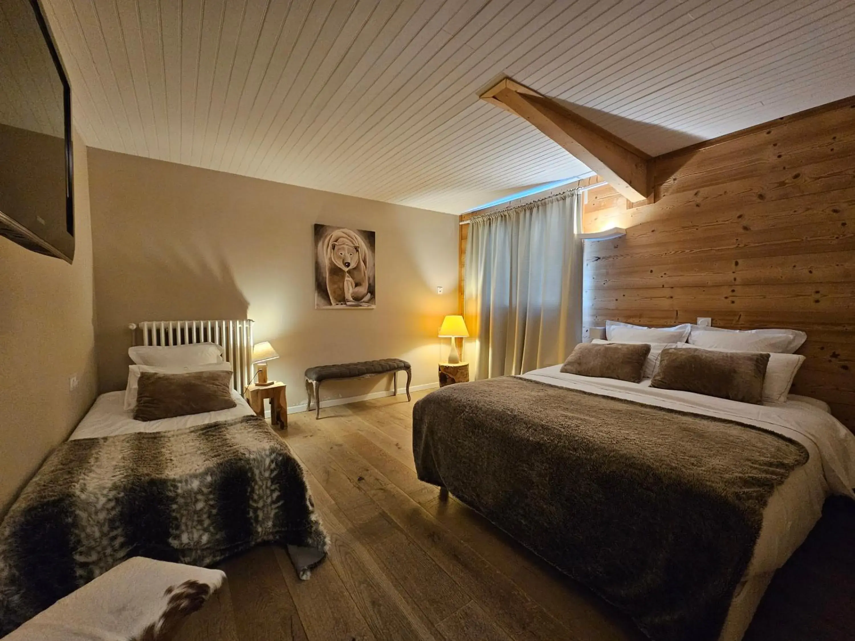 Photo of the whole room, Bed in Hotel Les Flocons Photo of the whole room, Bed in Hotel Les Flocons