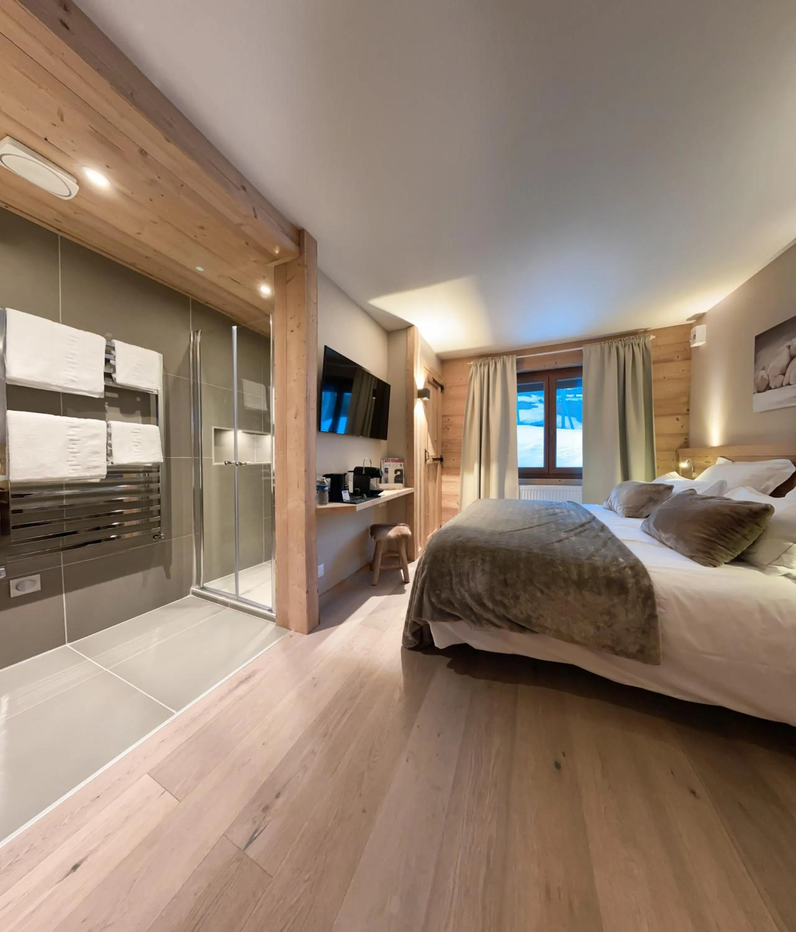 Photo of the whole room, Bed in Hotel Les Flocons