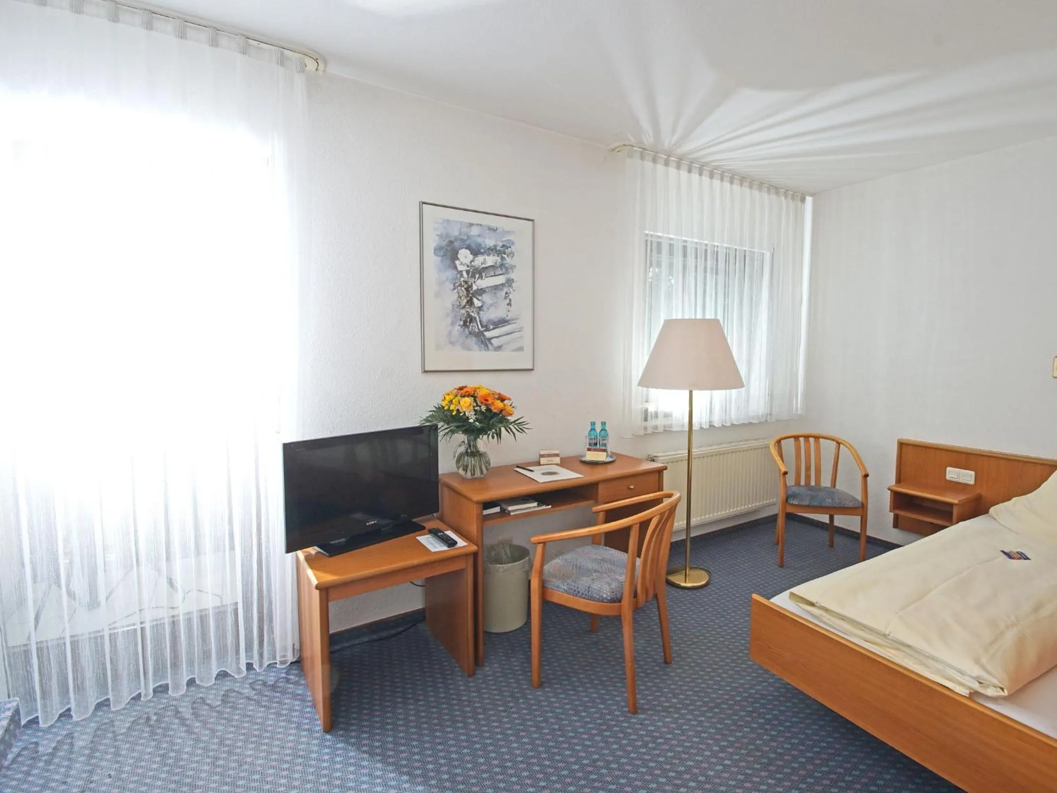 Photo of the whole room, Bed in City Hotel Mark Michelstadt