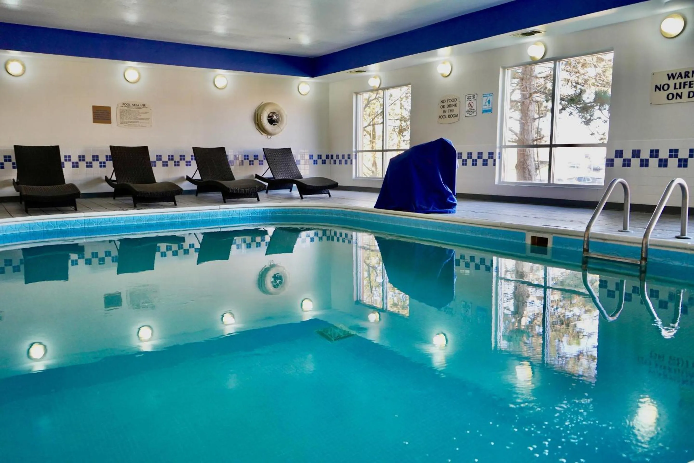 Swimming pool in Clarion Inn Fairborn - Dayton near Wright Patterson