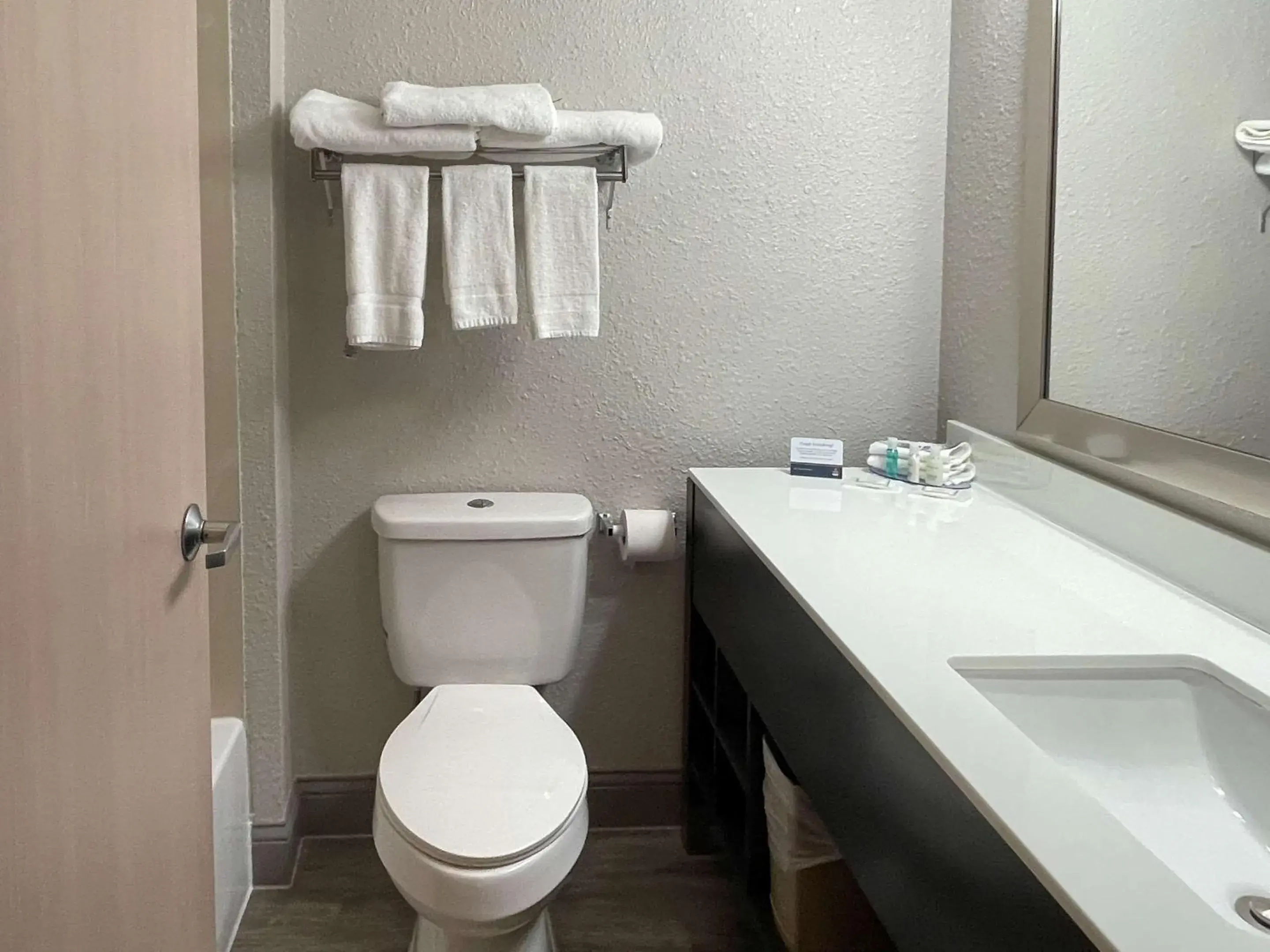 Queen Room with Two Queen Beds - Non-Smoking in Clarion Inn Fairborn - Dayton near Wright Patterson Queen Room with Two Queen Beds - Non-Smoking in Clarion Inn Fairborn - Dayton near Wright Patterson