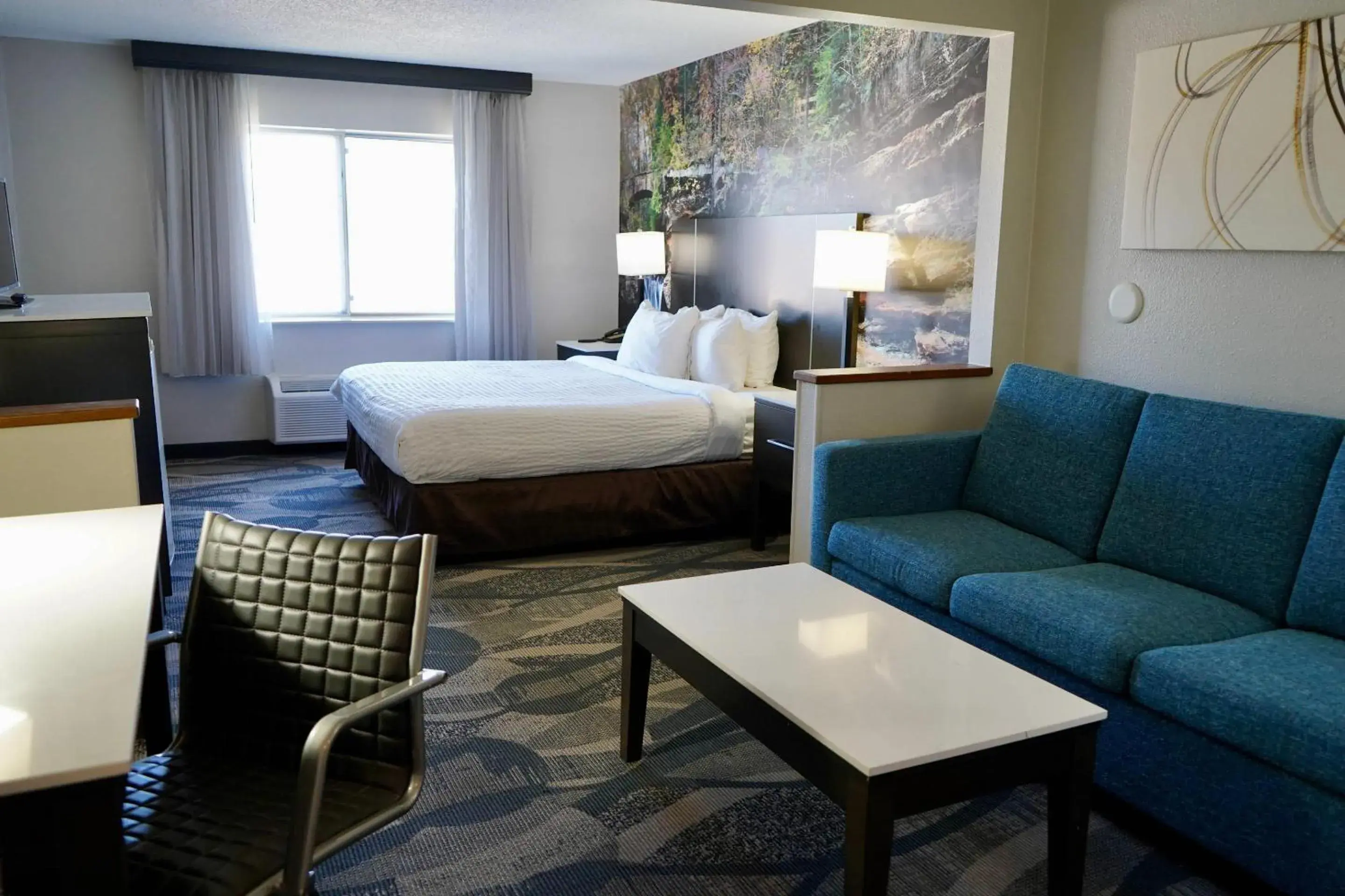 Bedroom, Bed in Clarion Inn Fairborn - Dayton near Wright Patterson Bedroom, Bed in Clarion Inn Fairborn - Dayton near Wright Patterson