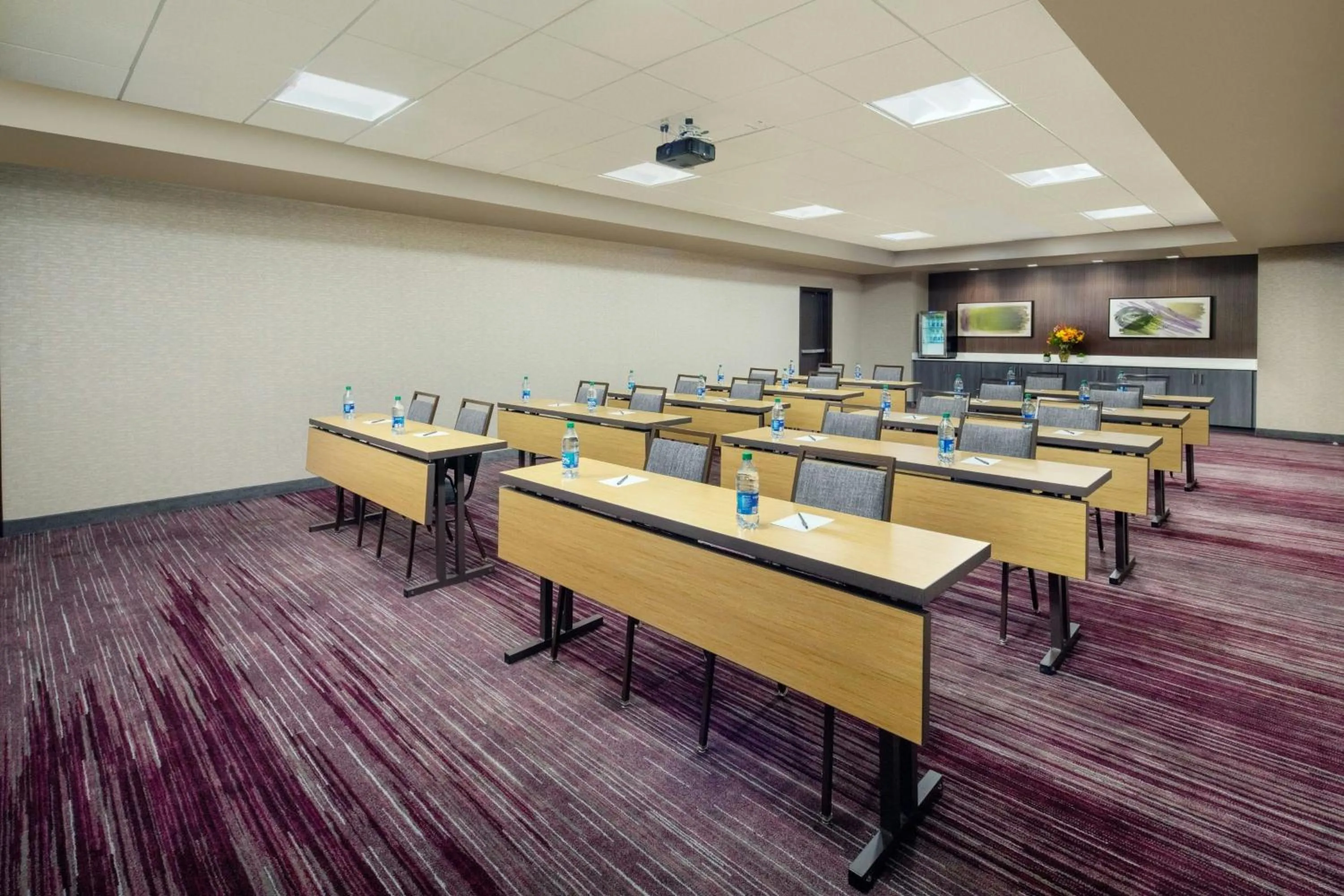 Meeting/conference room in Courtyard by Marriott Dayton North