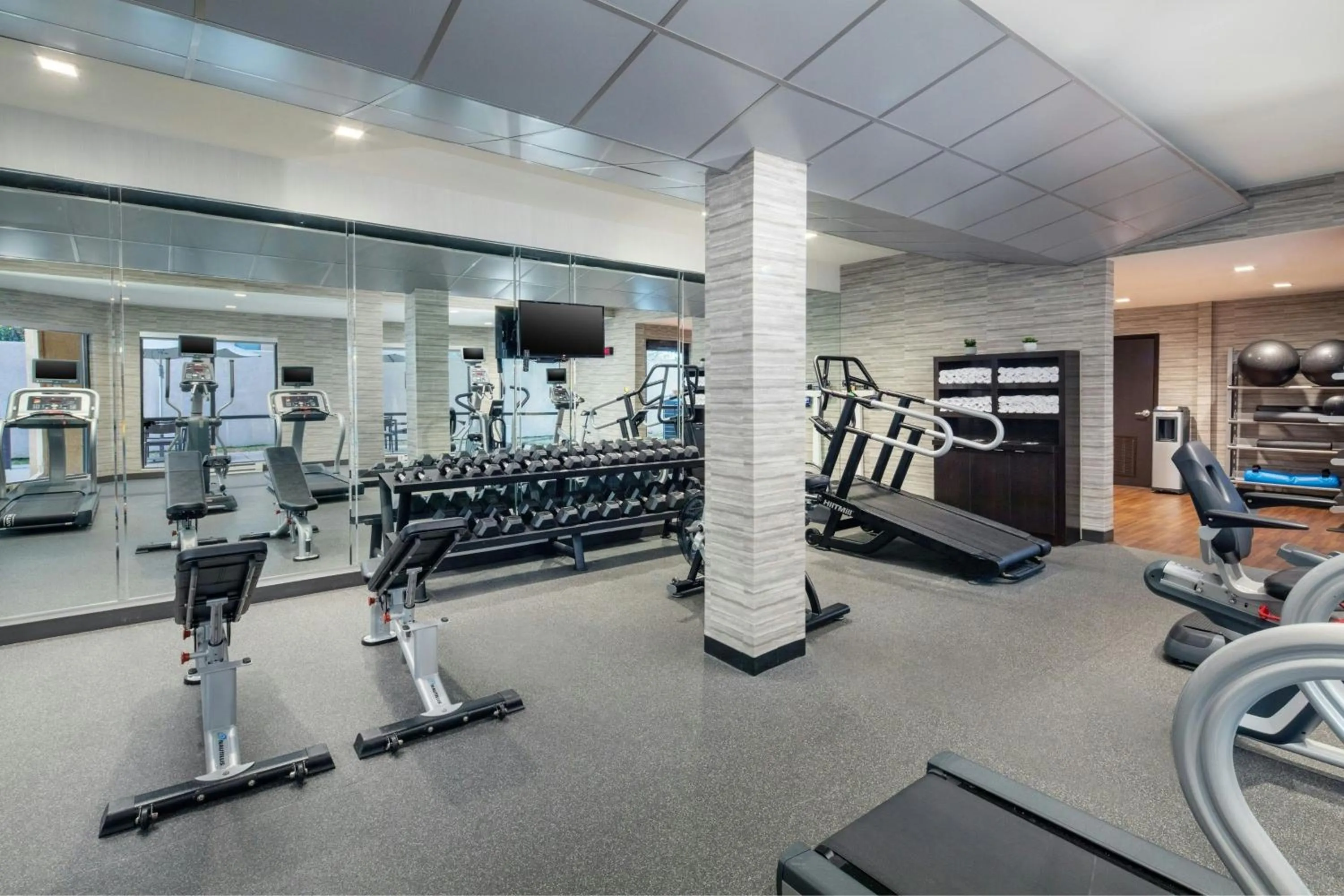 Fitness centre/facilities in Courtyard by Marriott Dayton North