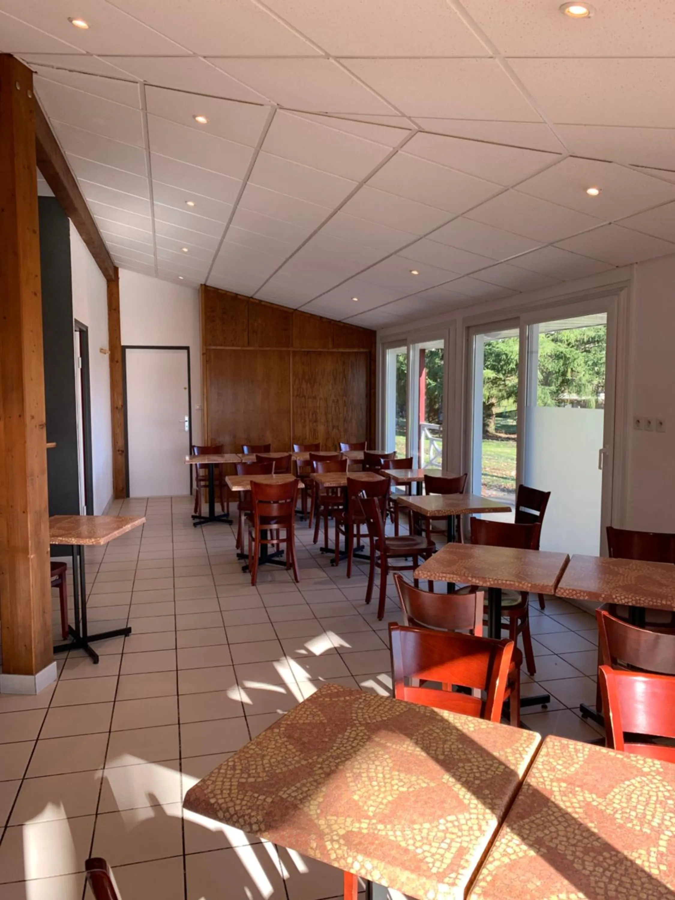 Buffet breakfast in Mape hôtel