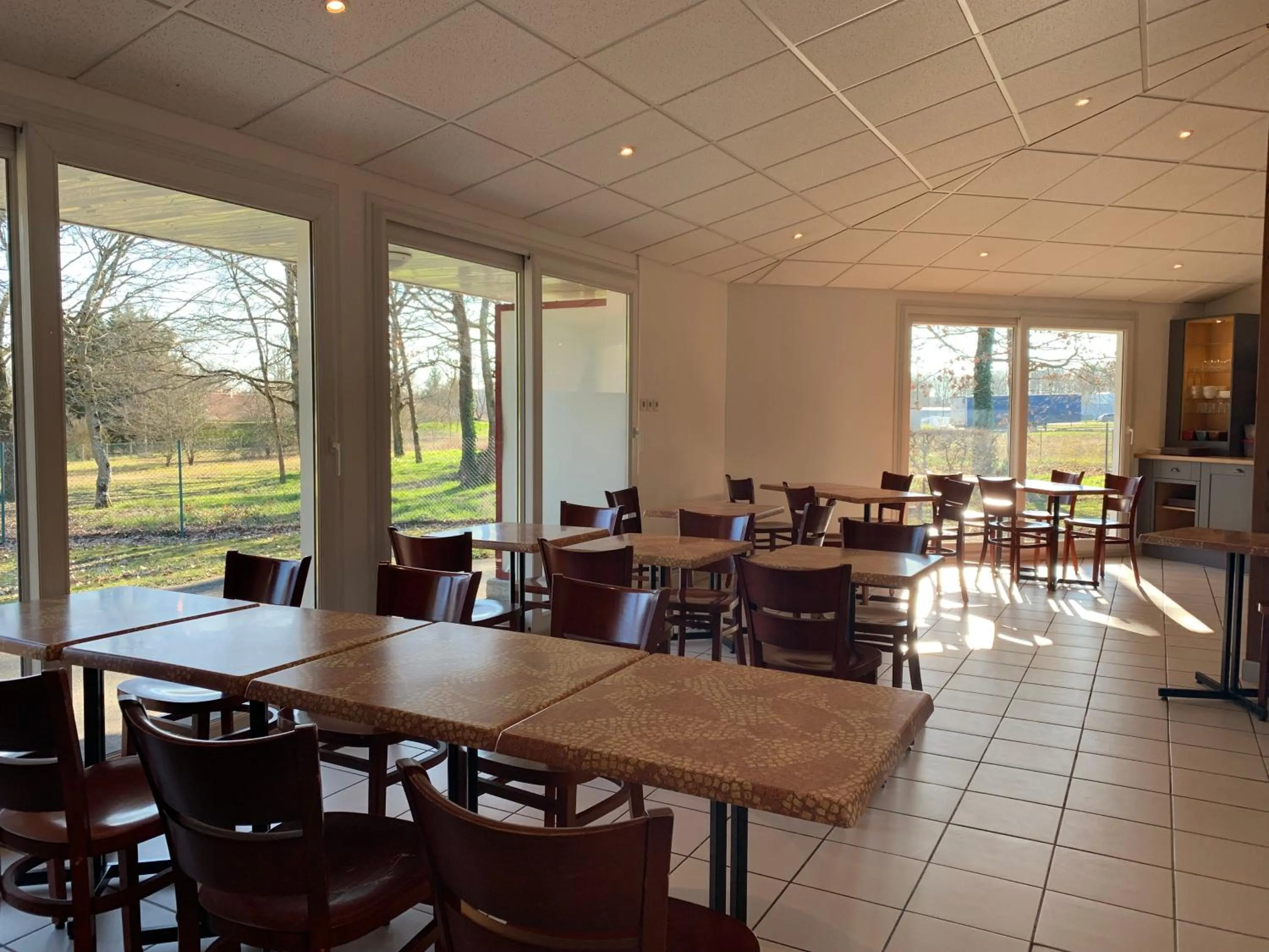 Buffet breakfast in Mape hôtel