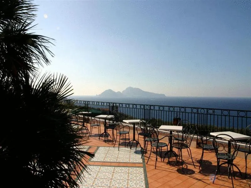 Solarium in Hotel Villa Pina Antico Francischiello