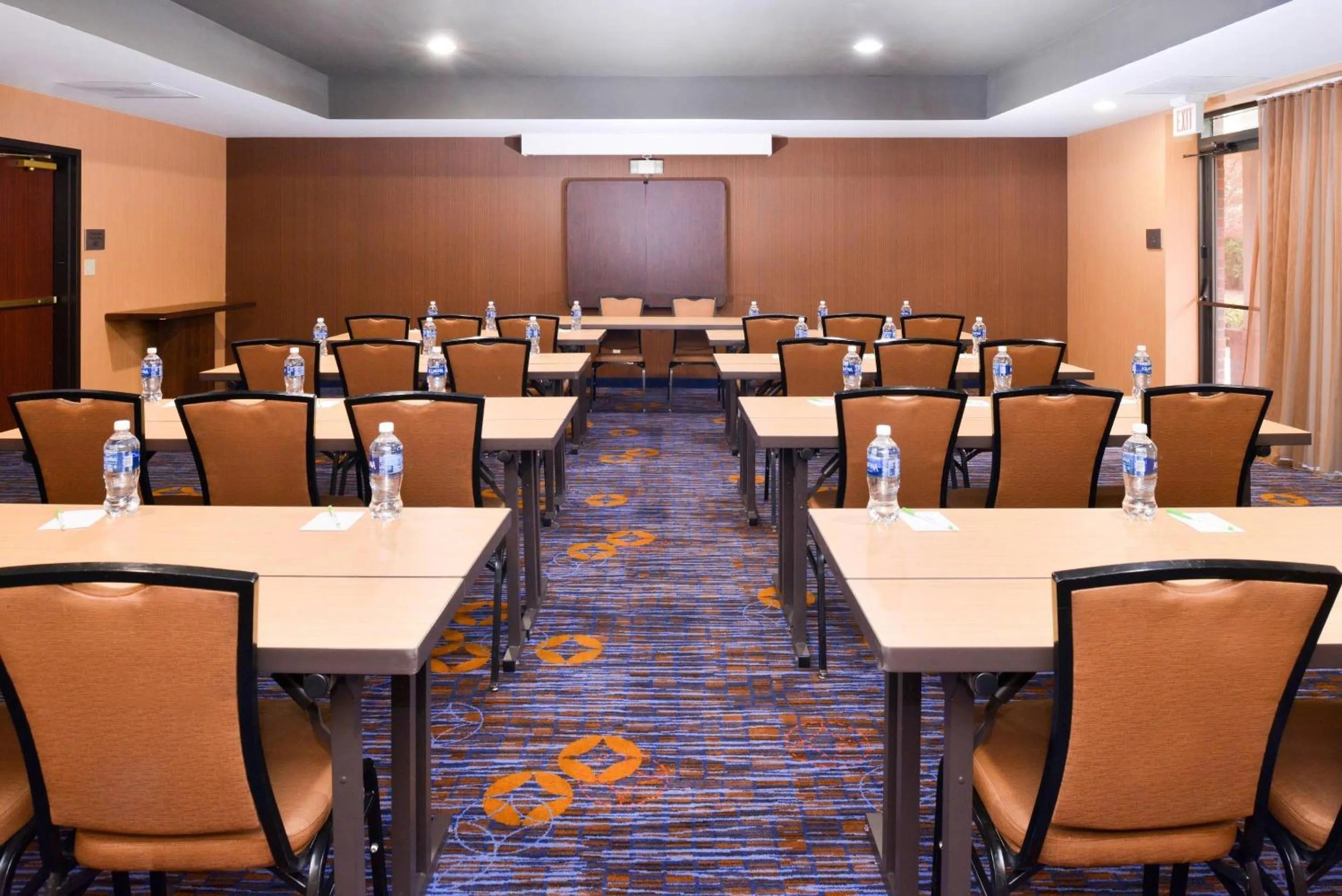 Meeting/conference room in Country Inn & Suites by Radisson, Brown Deer - Milwaukee North
