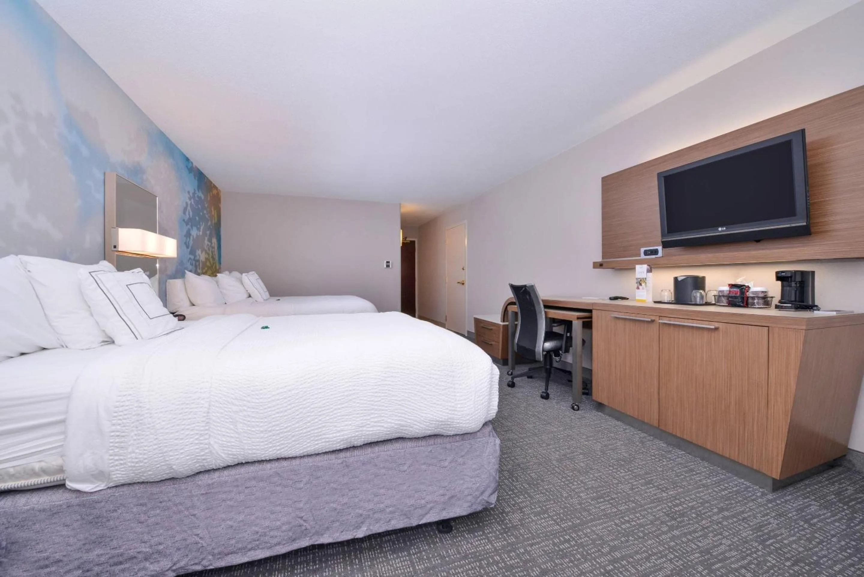 Bedroom, Bed in Country Inn & Suites by Radisson, Brown Deer - Milwaukee North