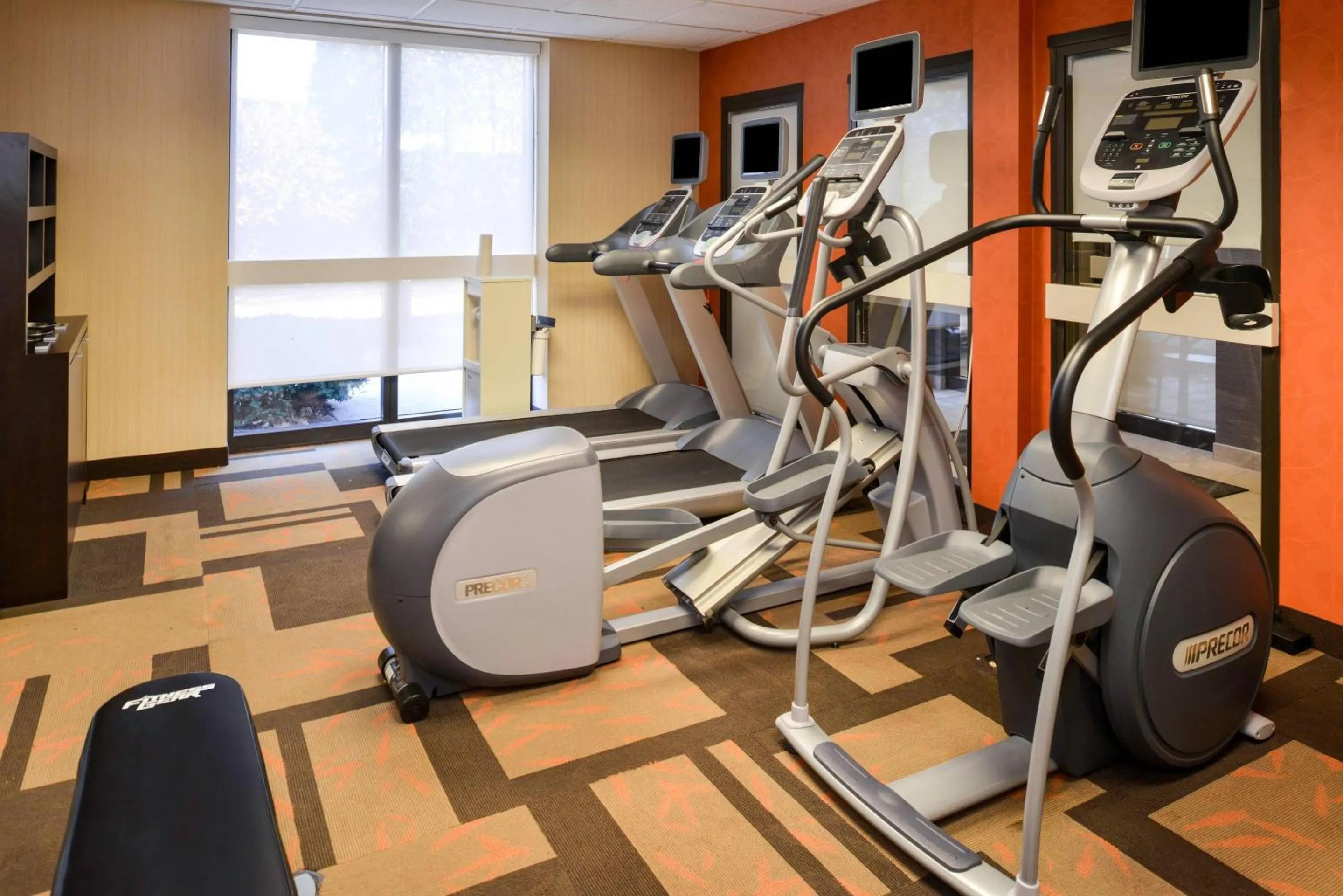 Fitness centre/facilities in Country Inn & Suites by Radisson, Brown Deer - Milwaukee North