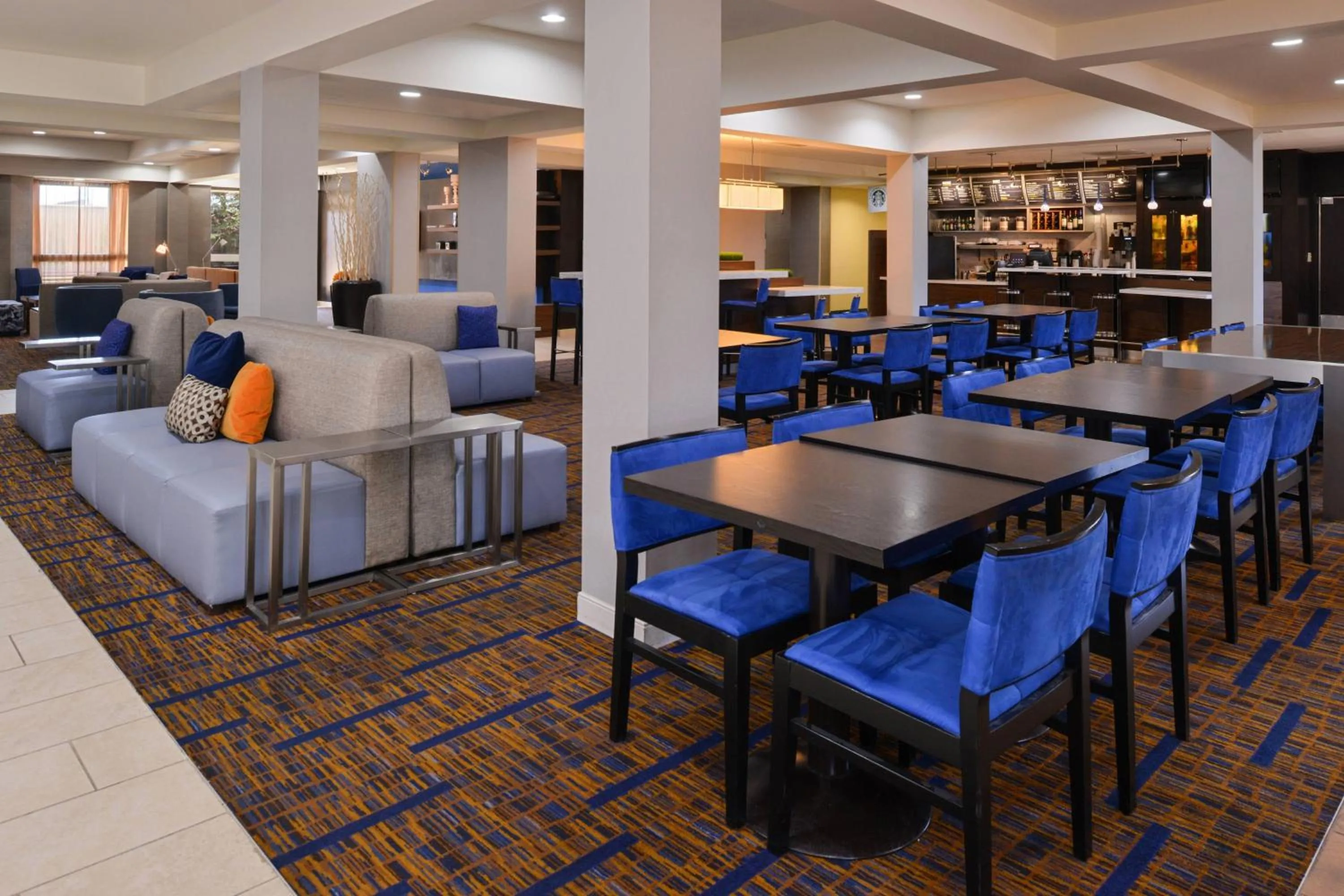 Lobby or reception in Courtyard by Marriott Milwaukee North/Brown Deer