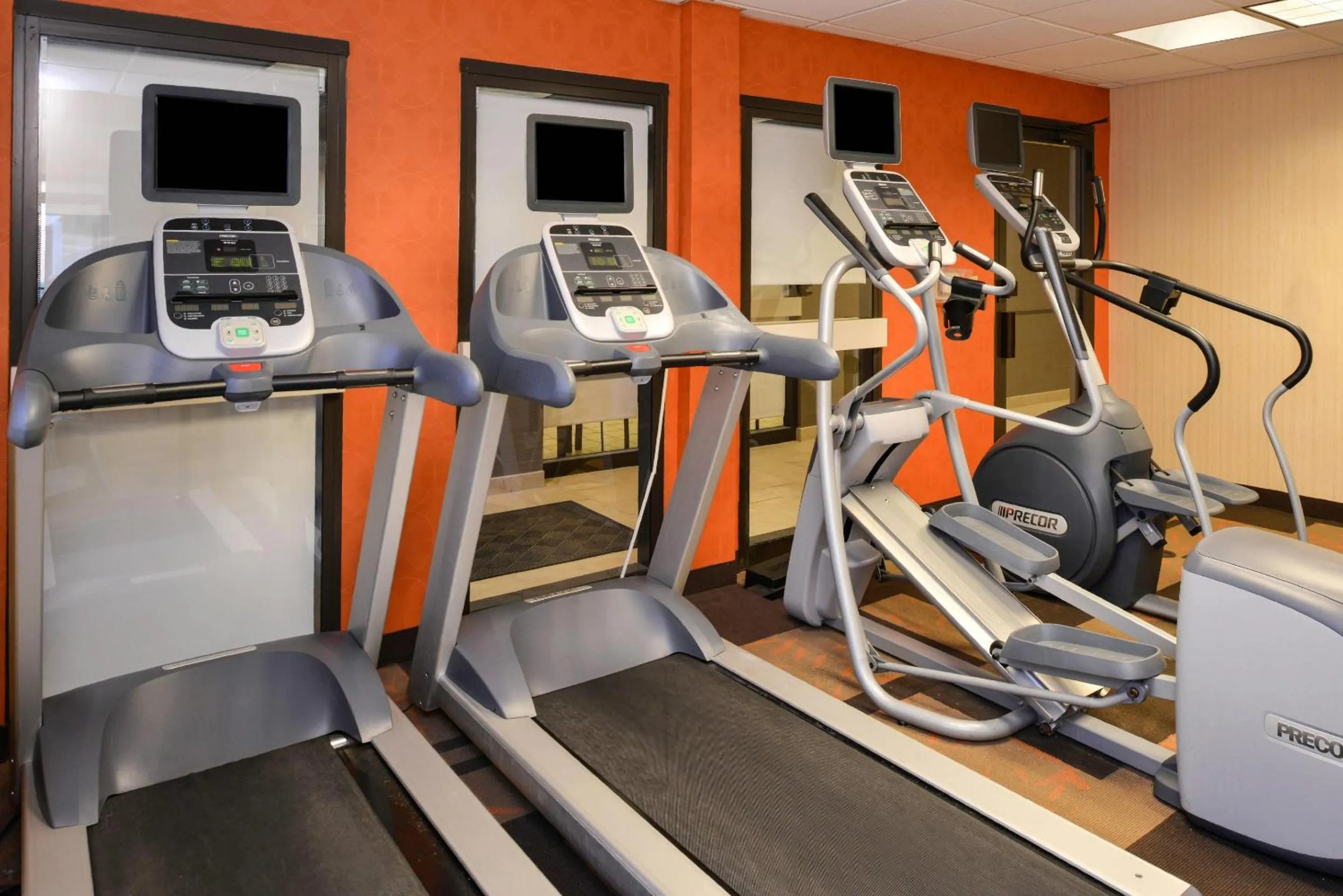 Fitness centre/facilities in Country Inn & Suites by Radisson, Brown Deer - Milwaukee North