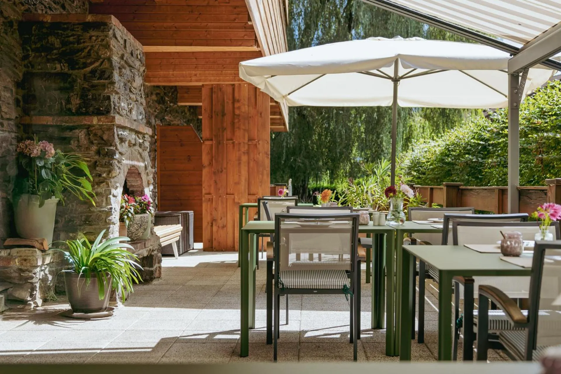 Restaurant/places to eat in Hotel Villa Lago