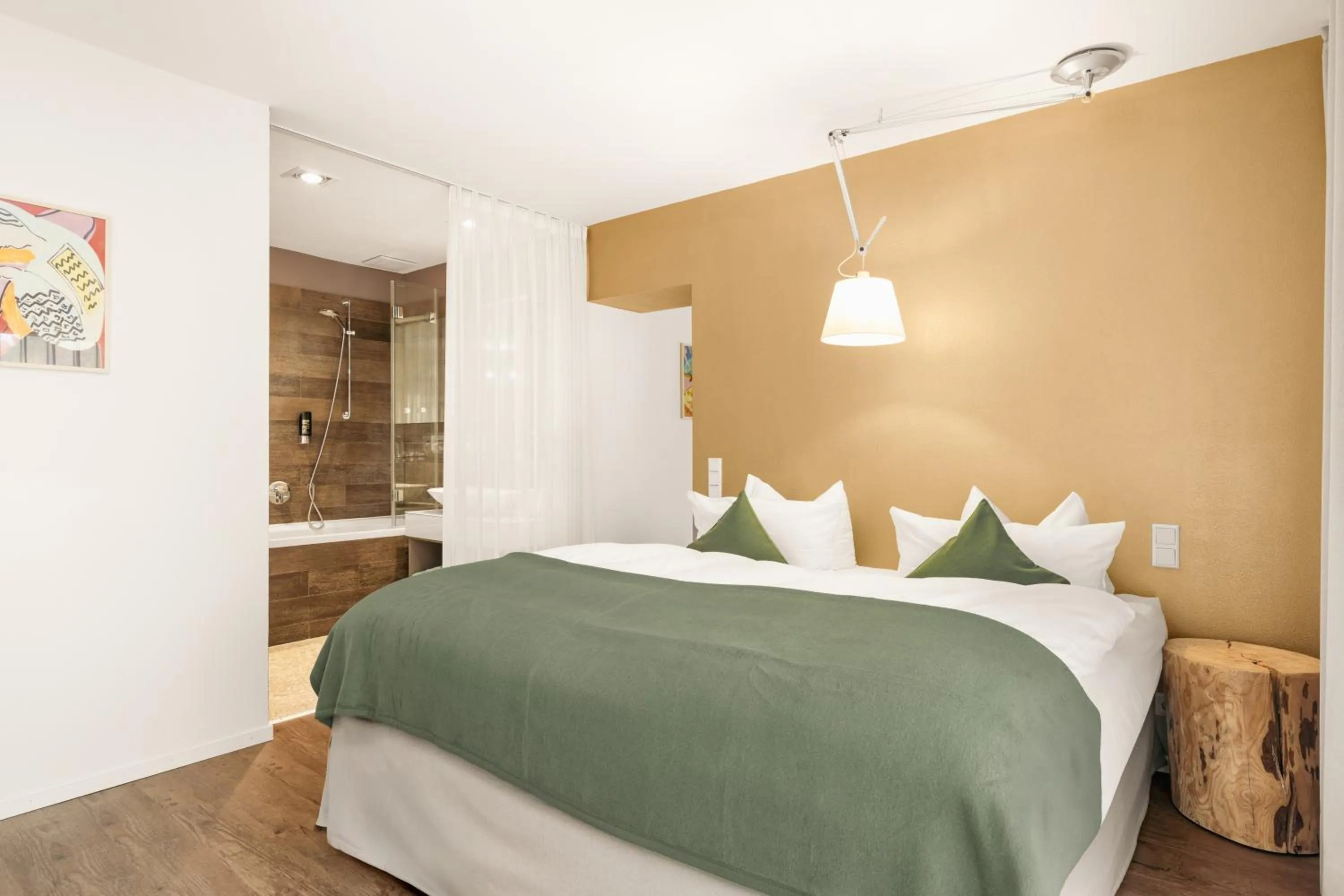 Bathroom, Bed in Hotel Villa Lago