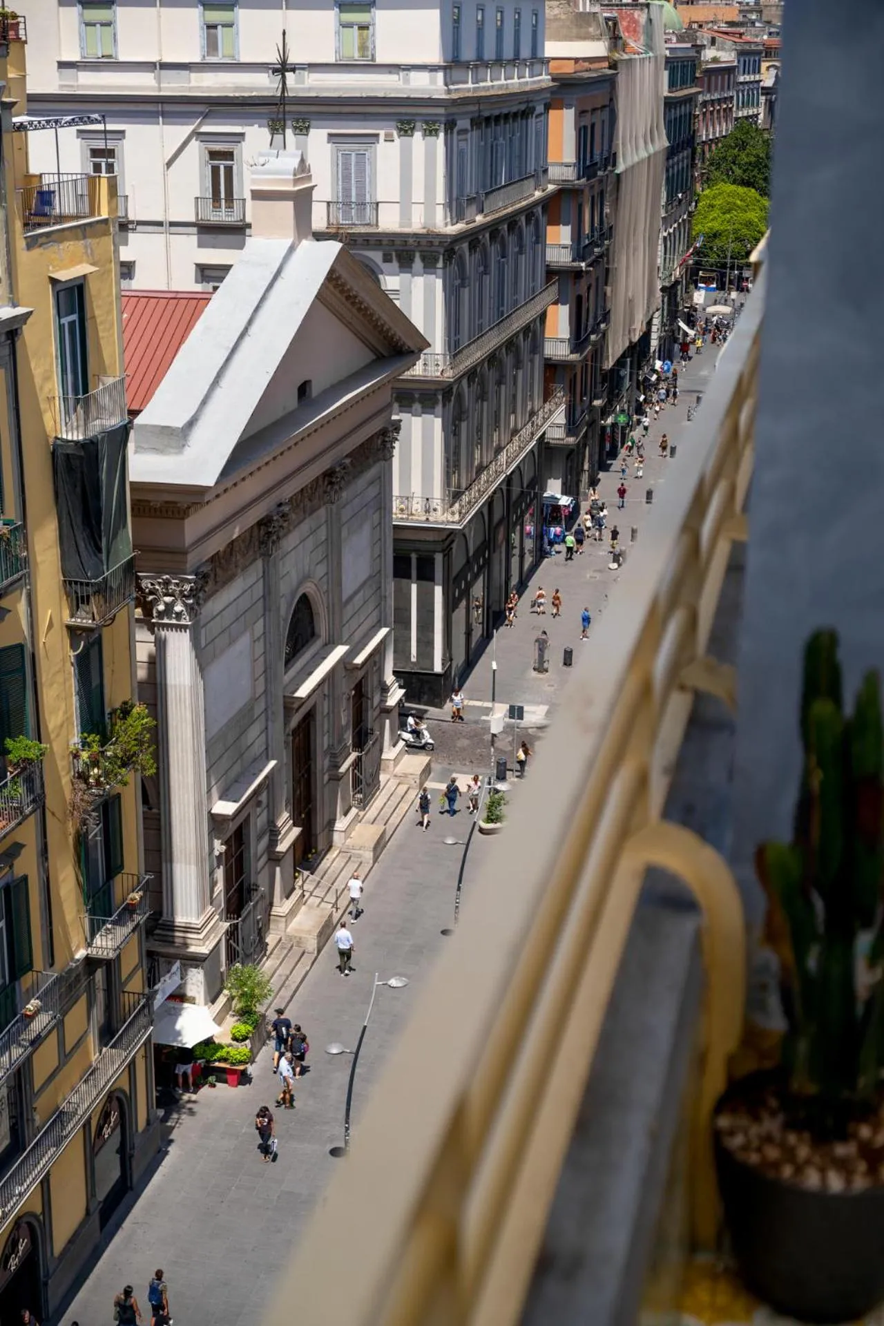 Quiet street view in My Loft in Naples