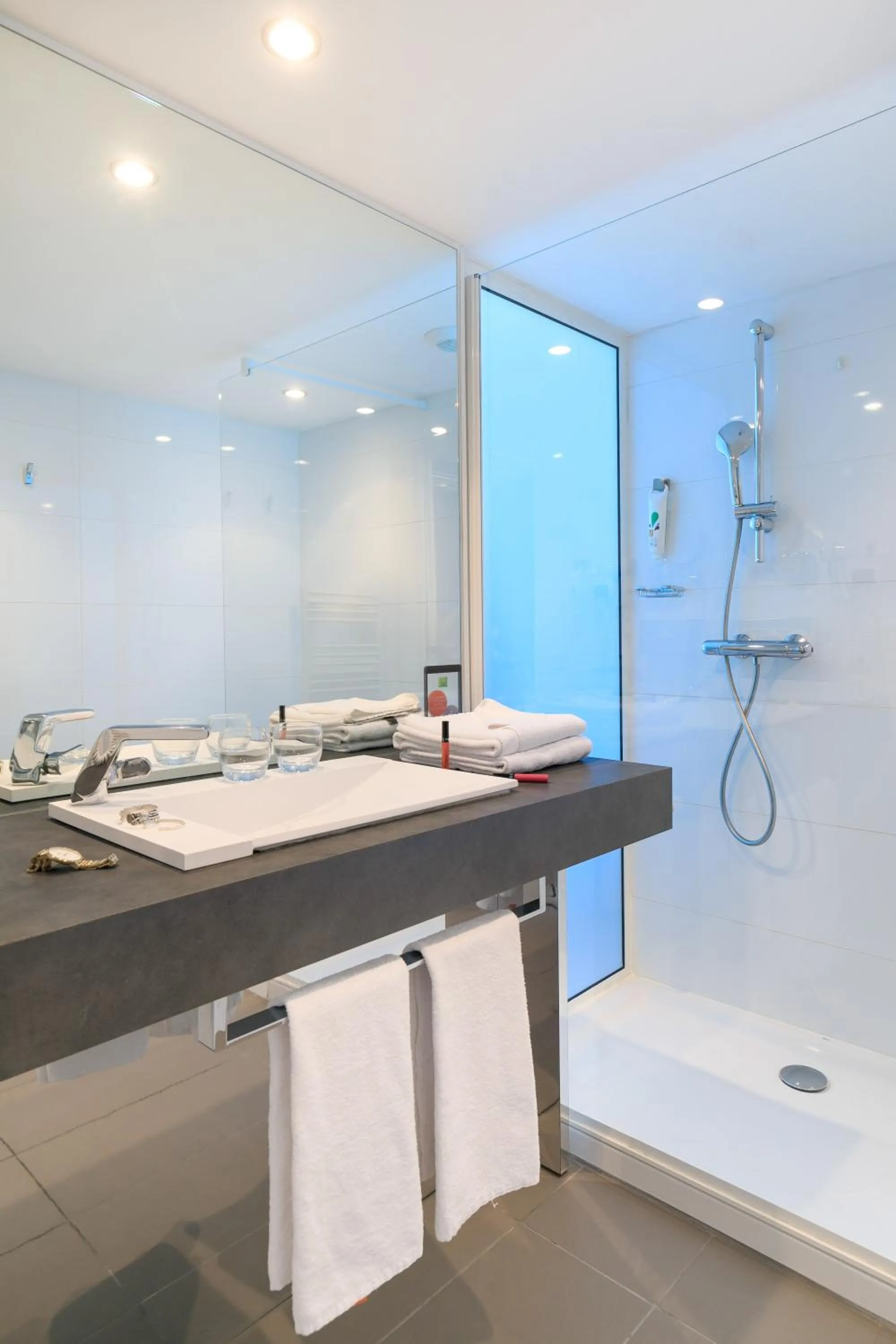 Shower in Ibis Styles Menton Centre