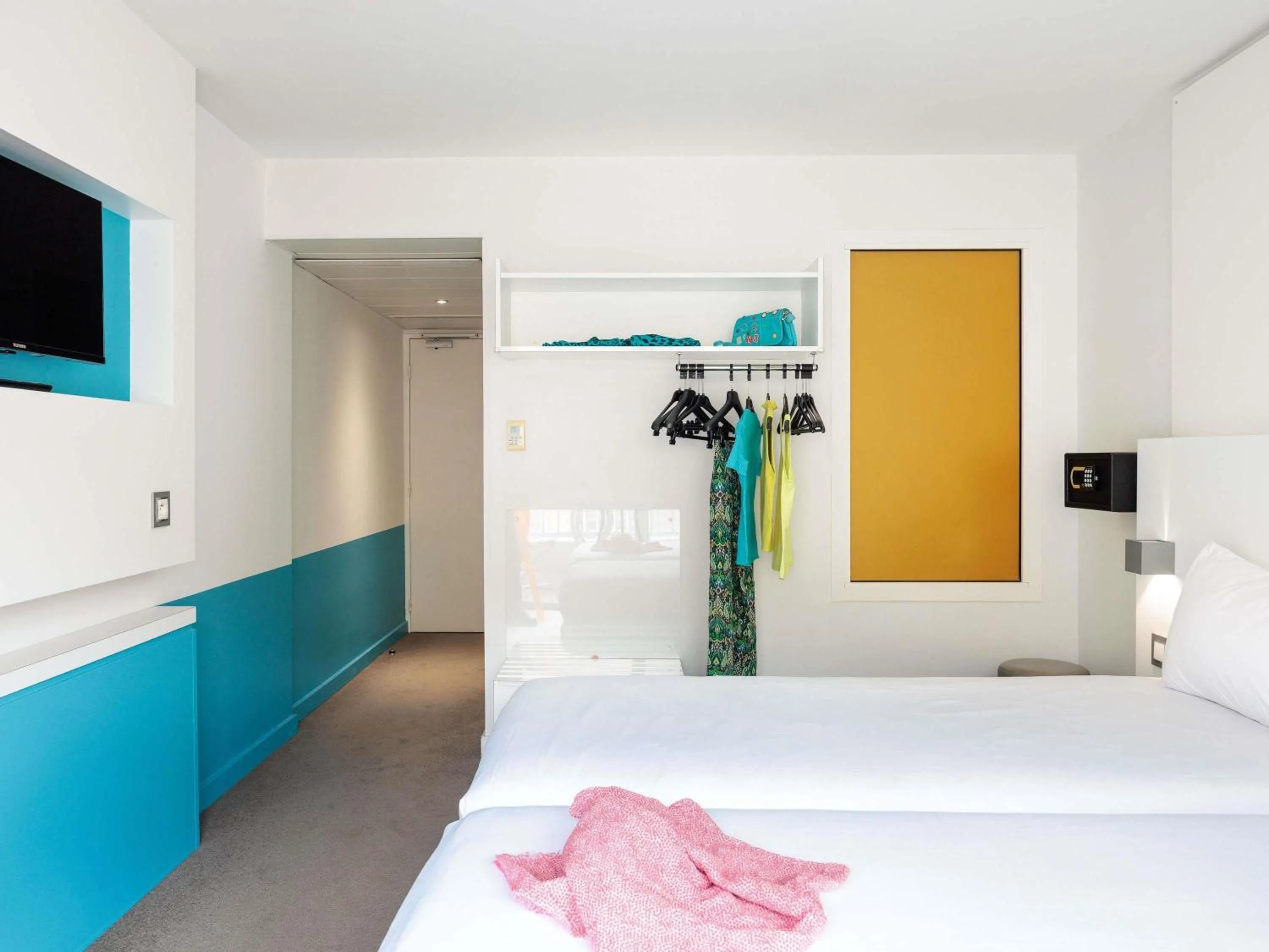 Bedroom, Bed in Ibis Styles Menton Centre