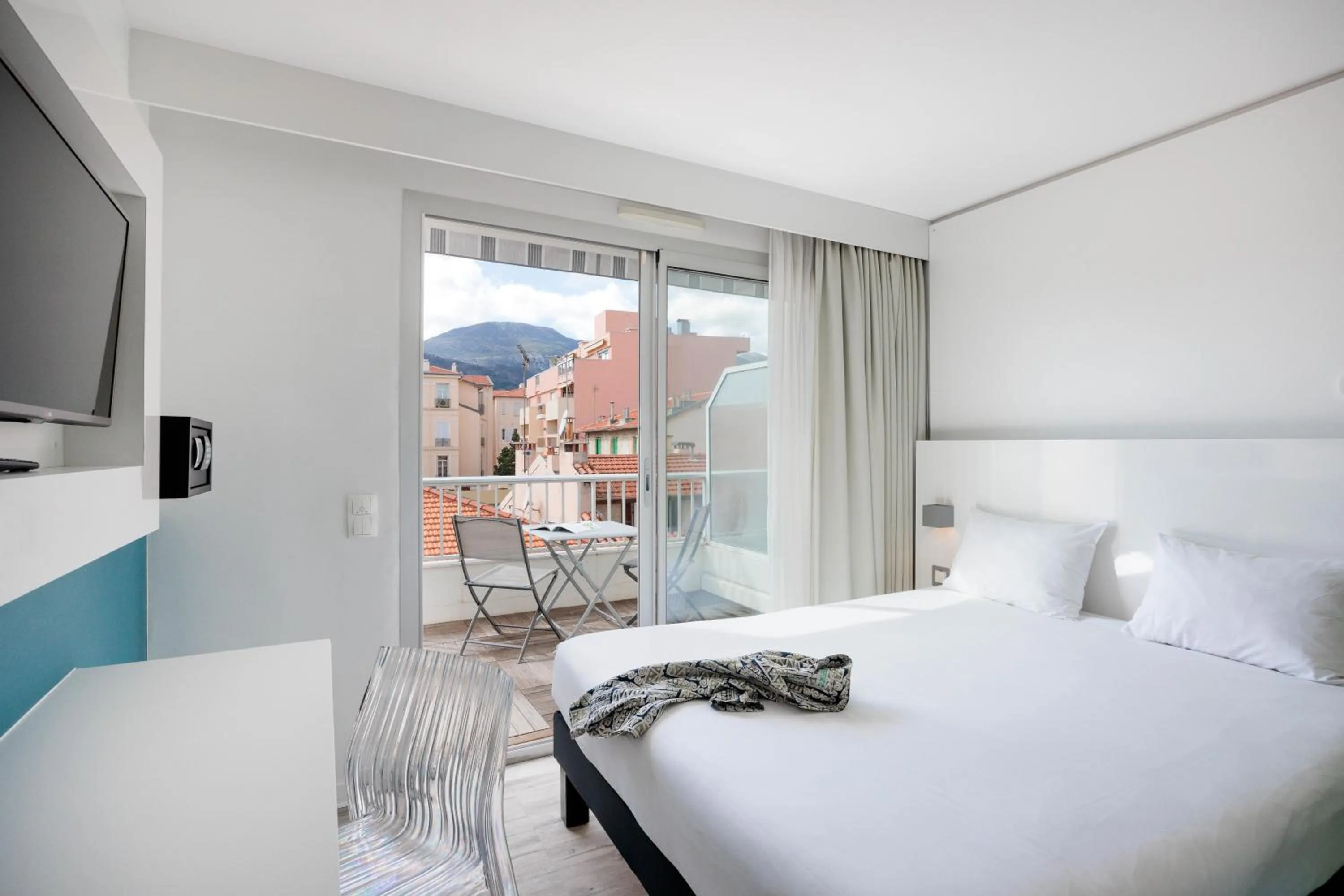 Bed in Ibis Styles Menton Centre