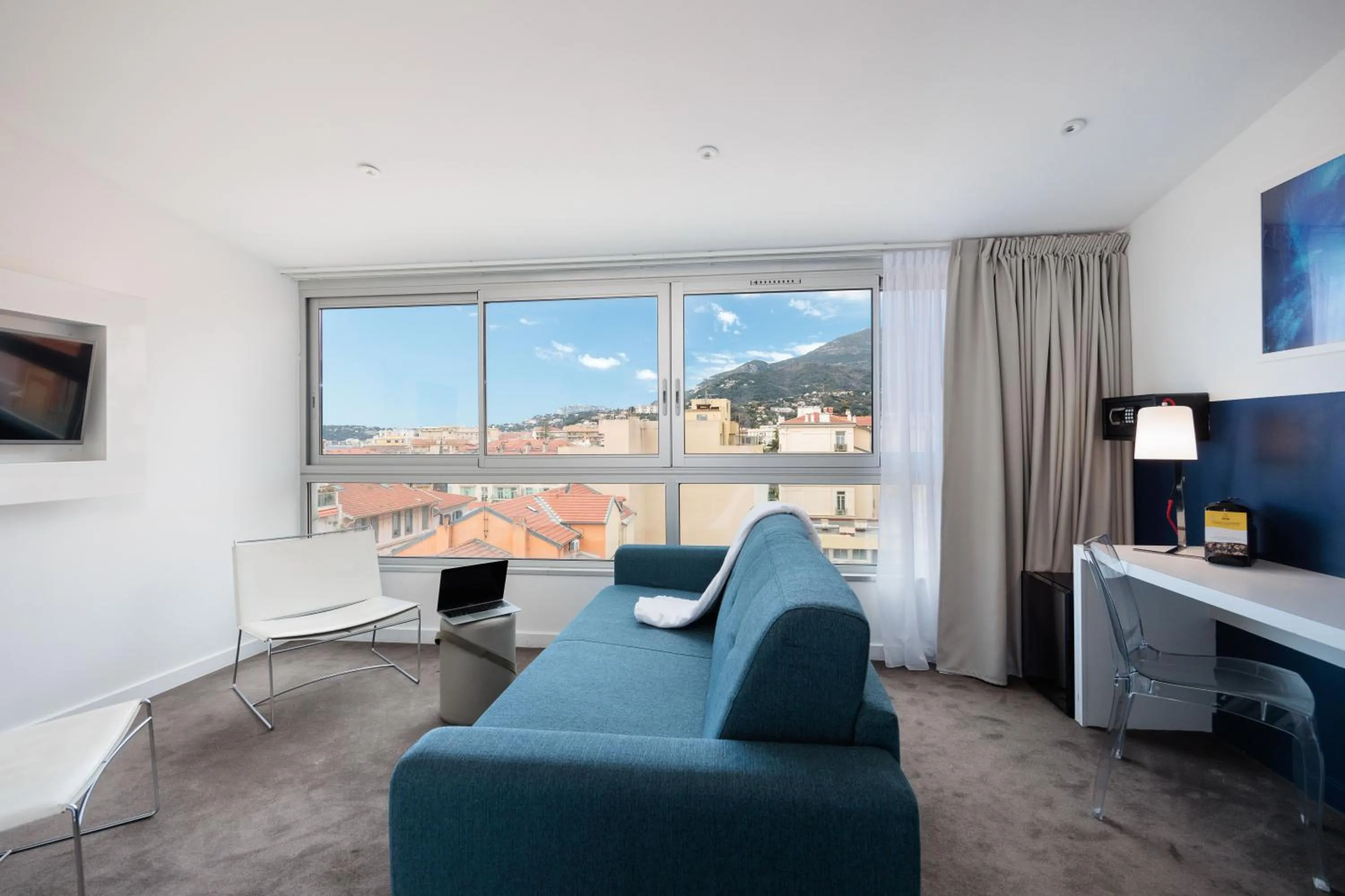 Living room in Ibis Styles Menton Centre