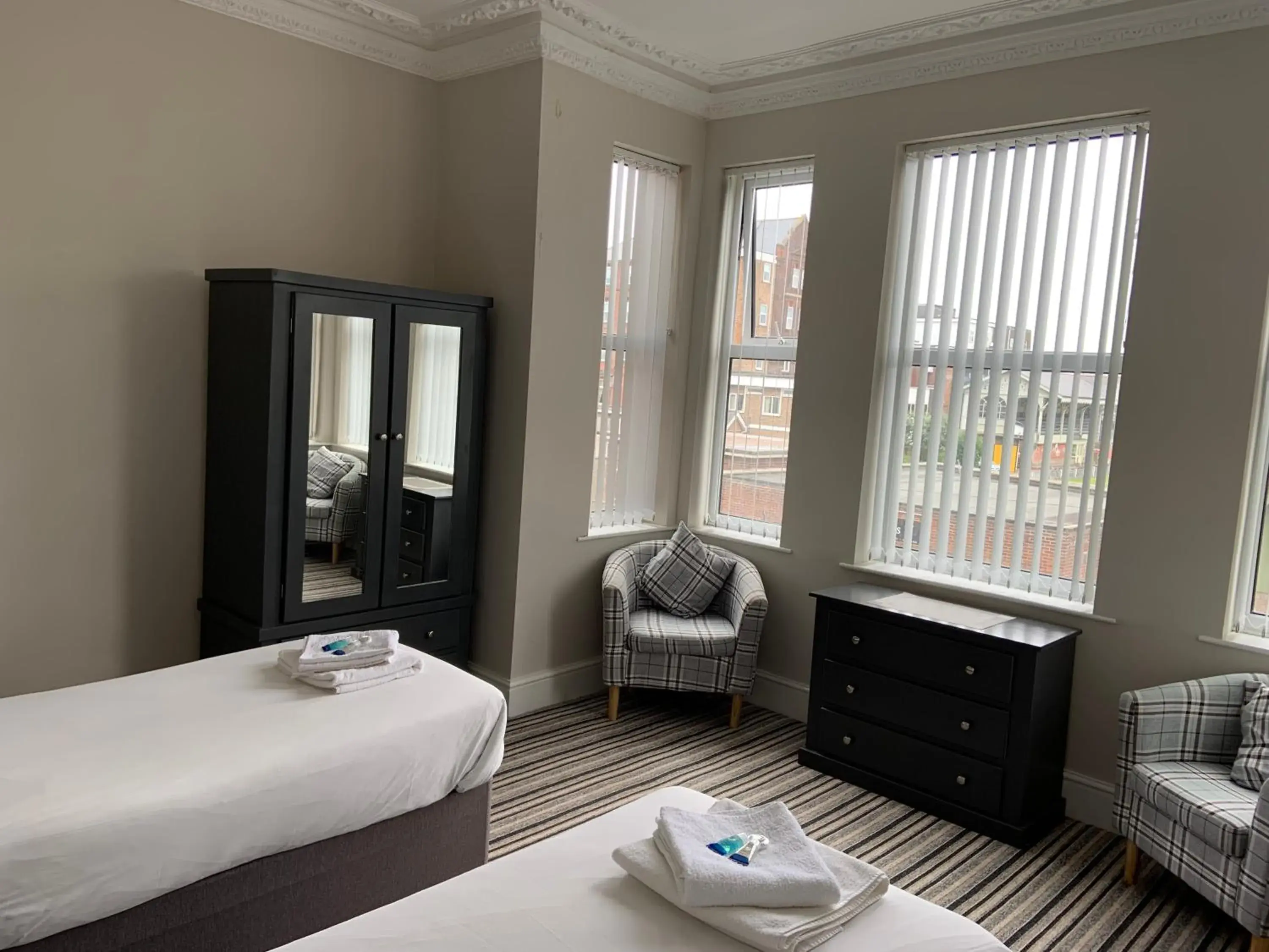 Twin Room with Shower in Arona Guest Hotel Twin Room with Shower in Arona Guest Hotel