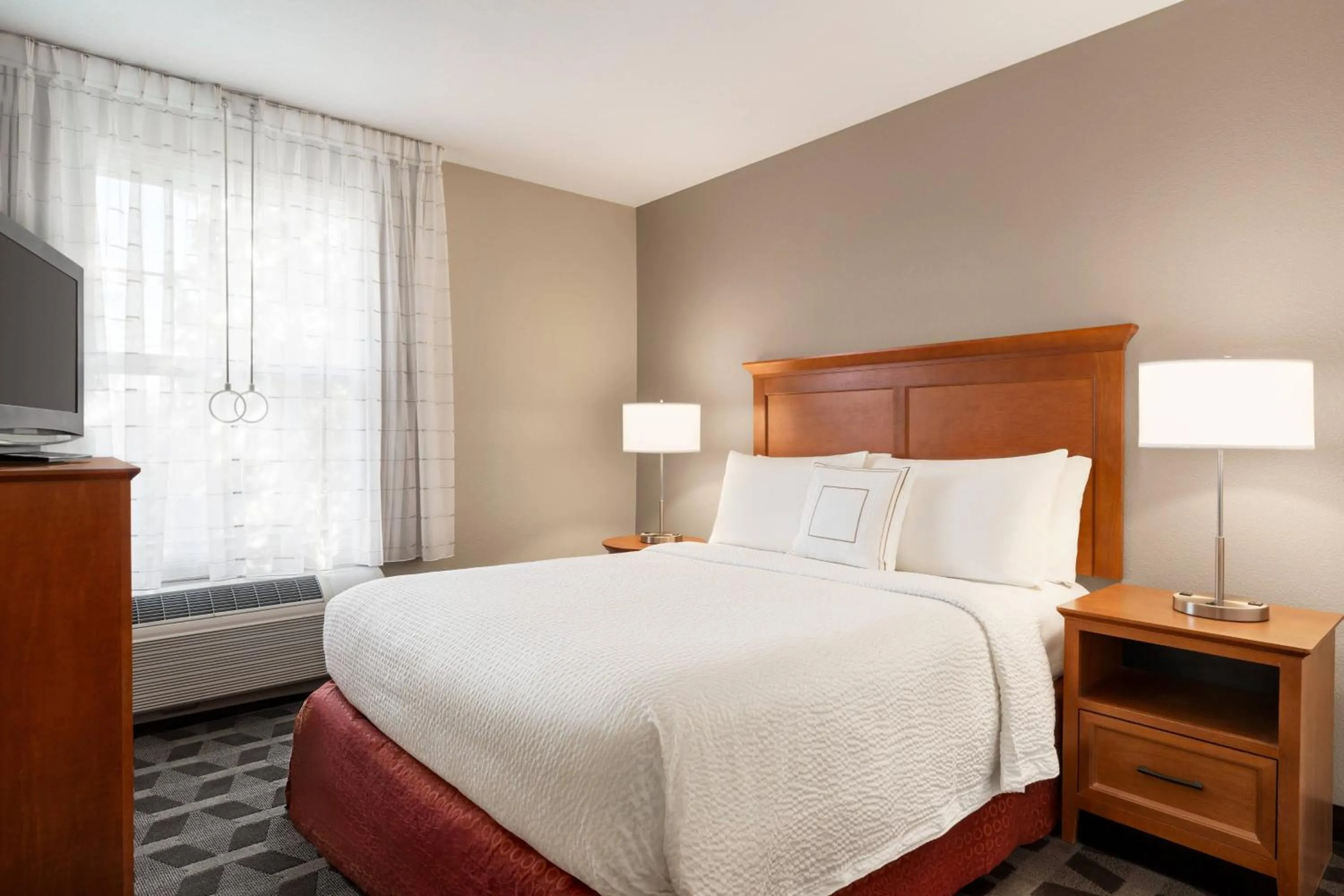 Bedroom, Bed in TownePlace Suites by Marriott Springfield