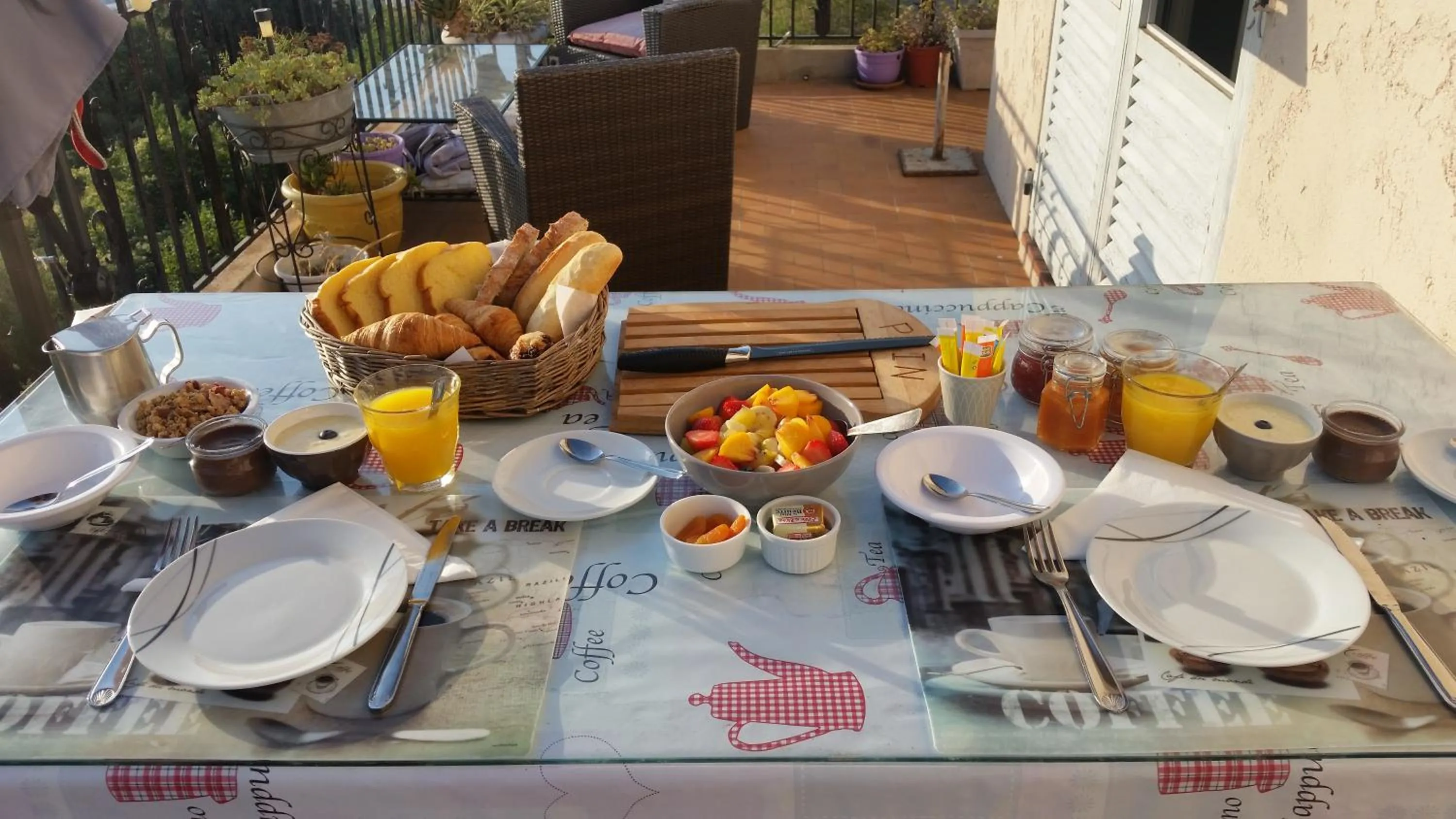 Breakfast in La Tuiliere