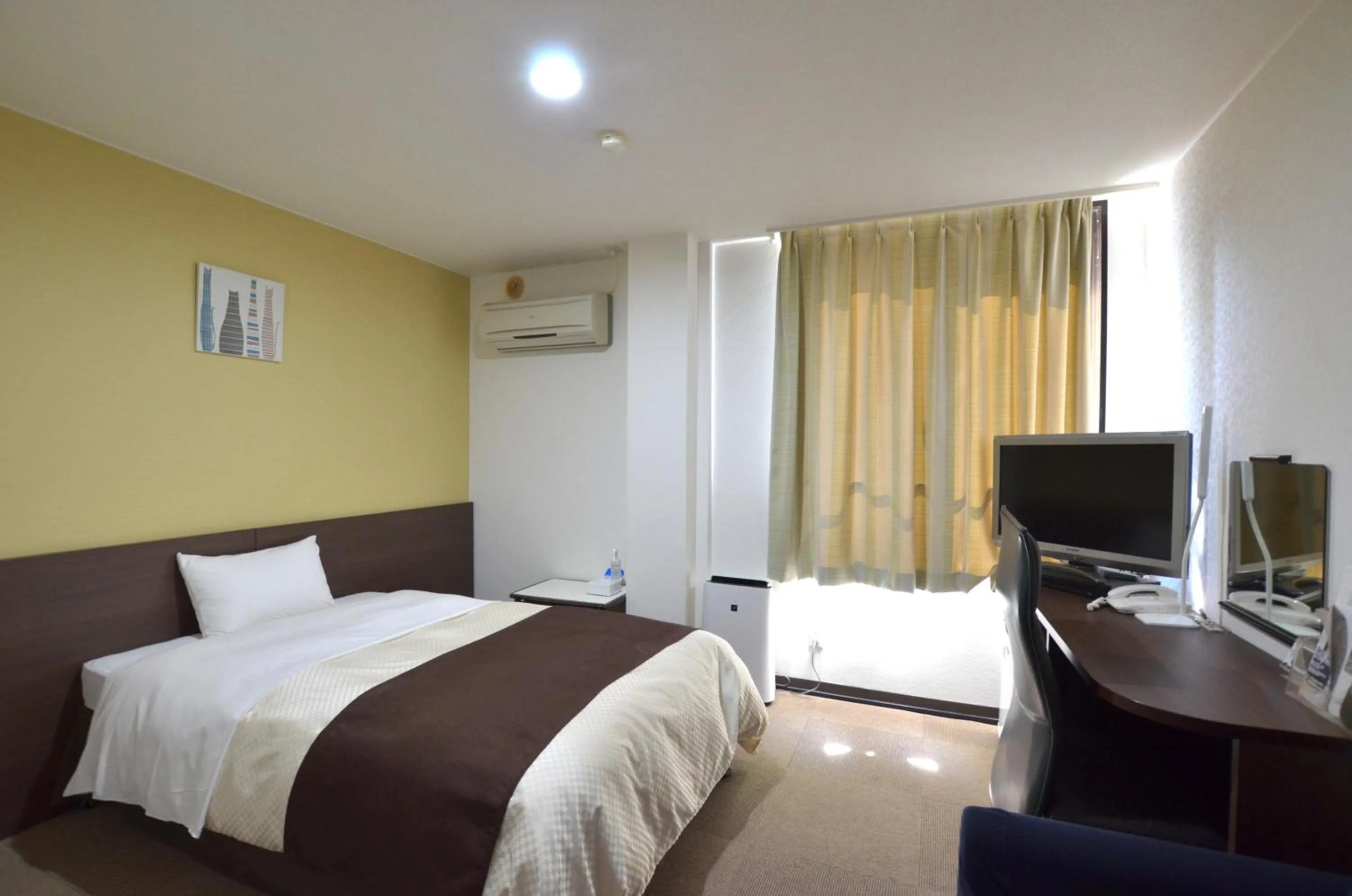 Photo of the whole room, Bed in Isahaya Daiichi Hotel