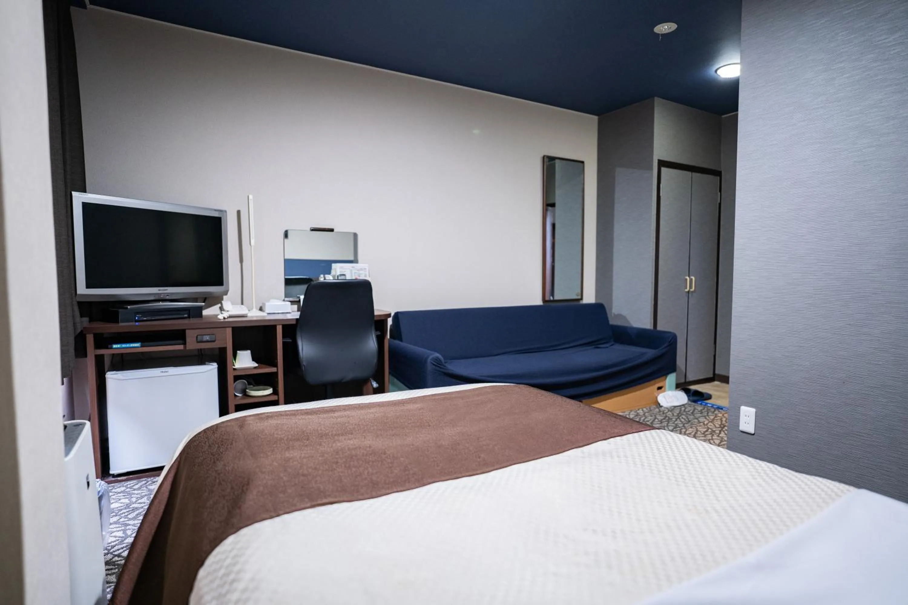 Photo of the whole room, Bed in Isahaya Daiichi Hotel