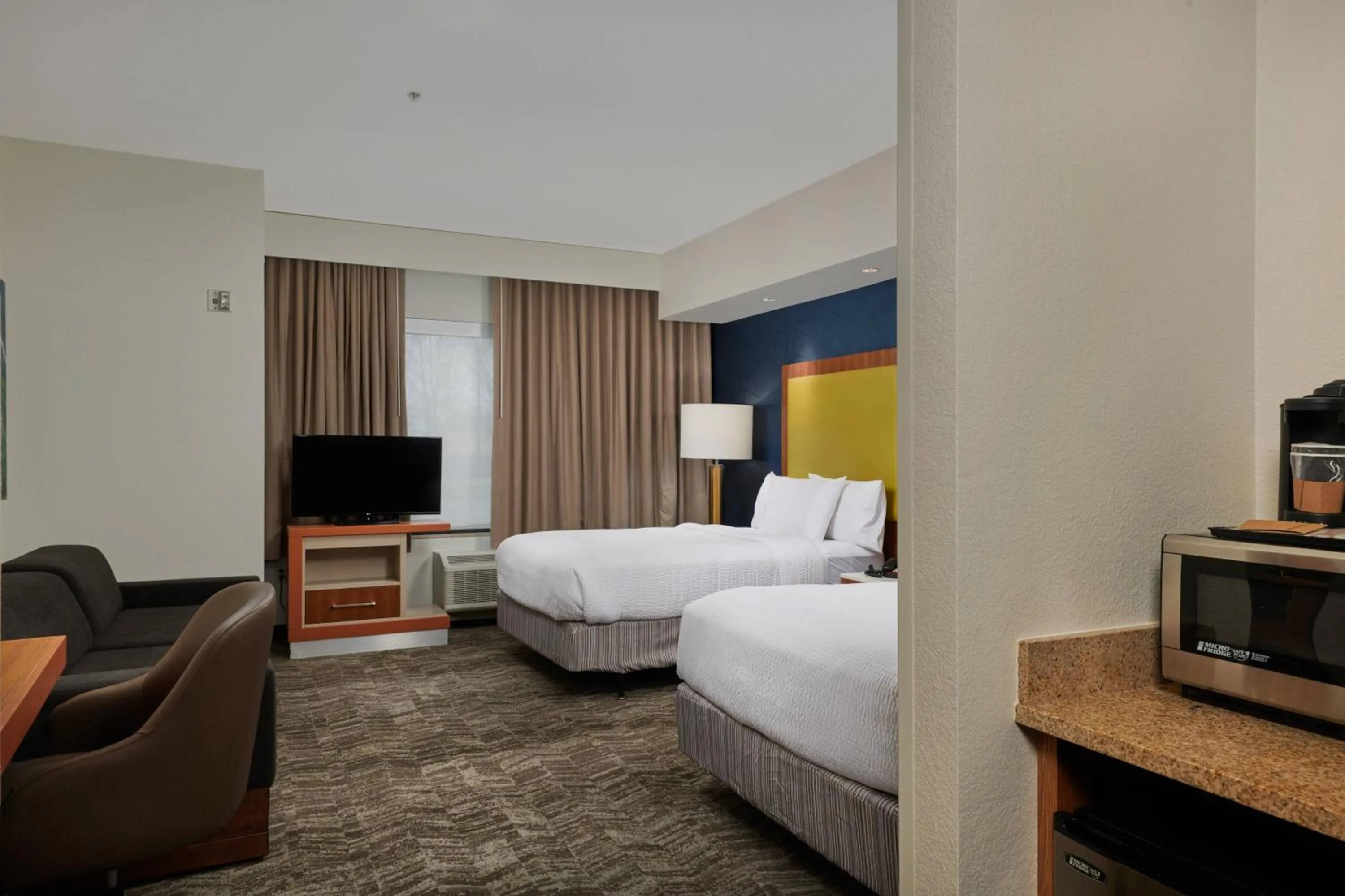 Photo of the whole room, Bed in SpringHill Suites by Marriott Baton Rouge North / Airport