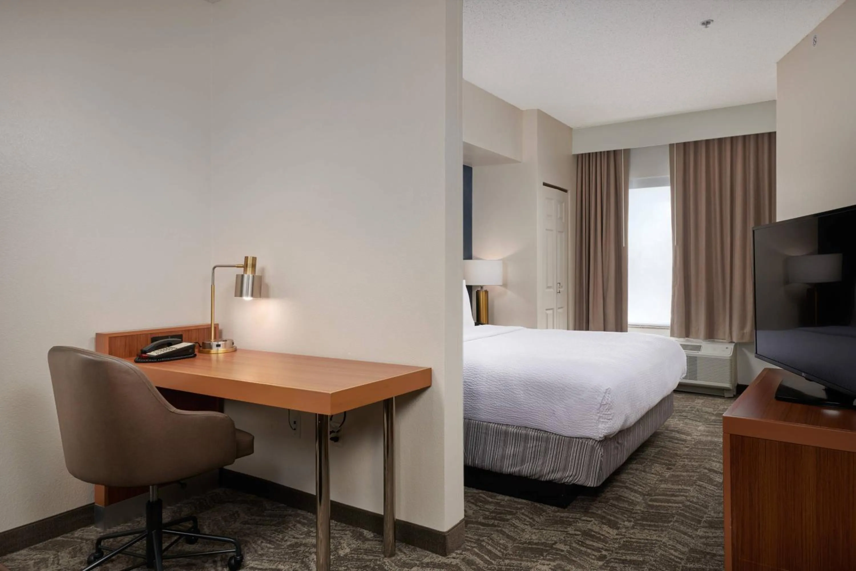 Photo of the whole room, Bed in SpringHill Suites by Marriott Baton Rouge North / Airport