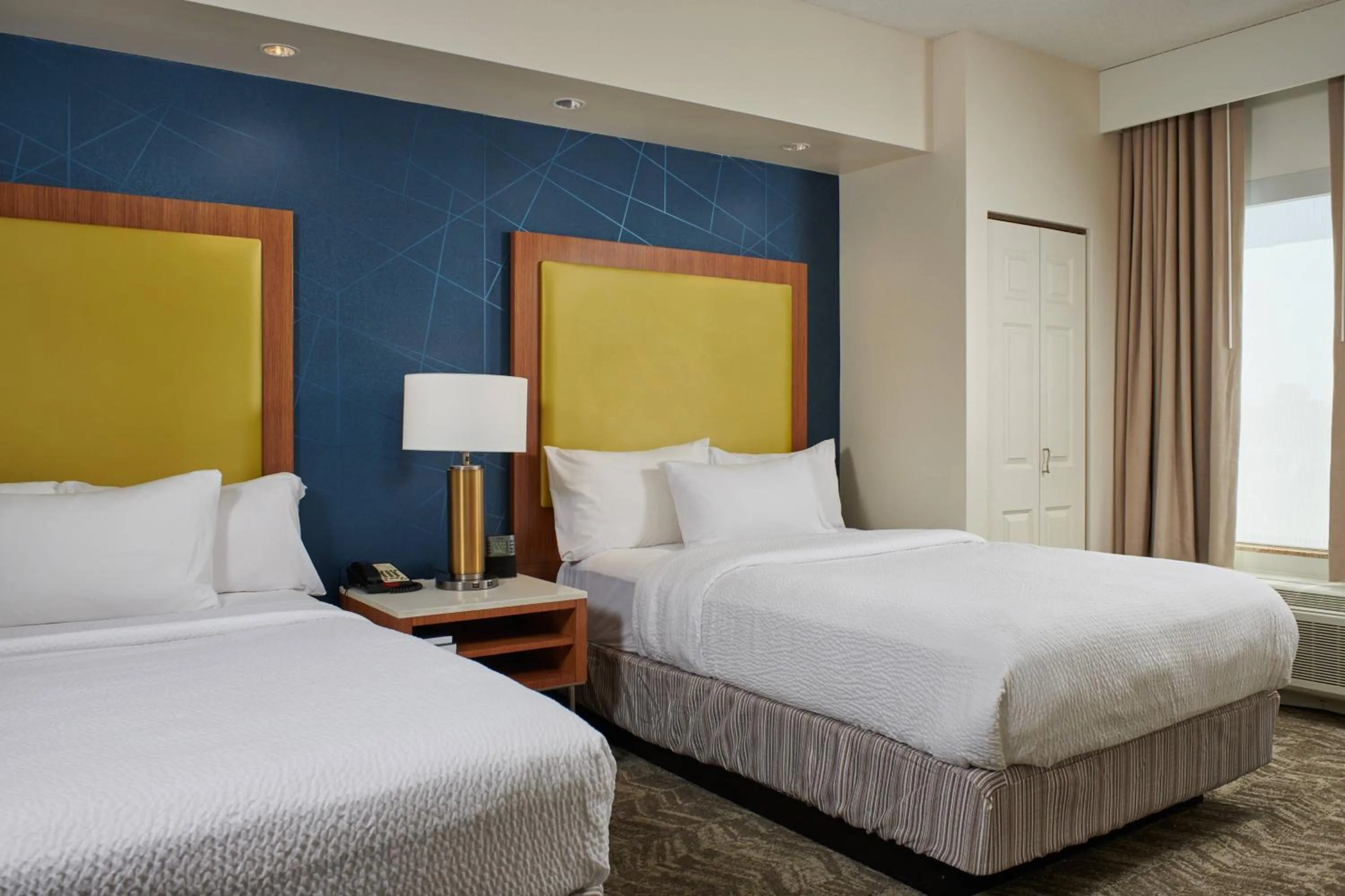 Photo of the whole room, Bed in SpringHill Suites by Marriott Baton Rouge North / Airport