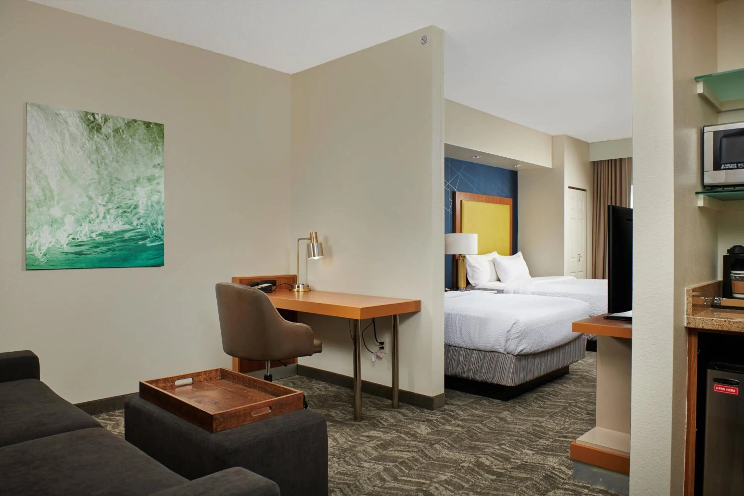 Living room, Bed in SpringHill Suites by Marriott Baton Rouge North / Airport