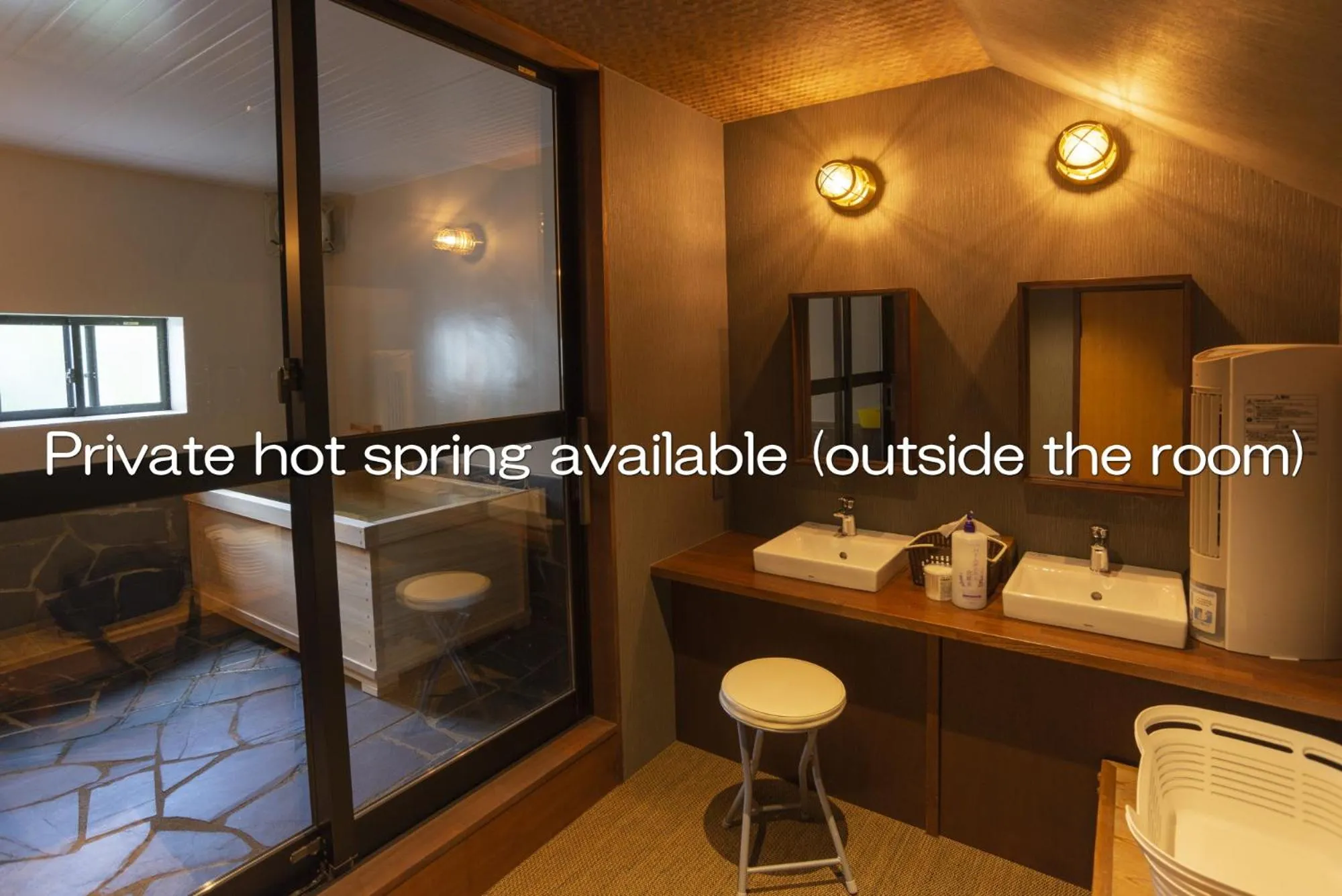 Hot Spring Bath in Kusatsu Onsen Eidaya