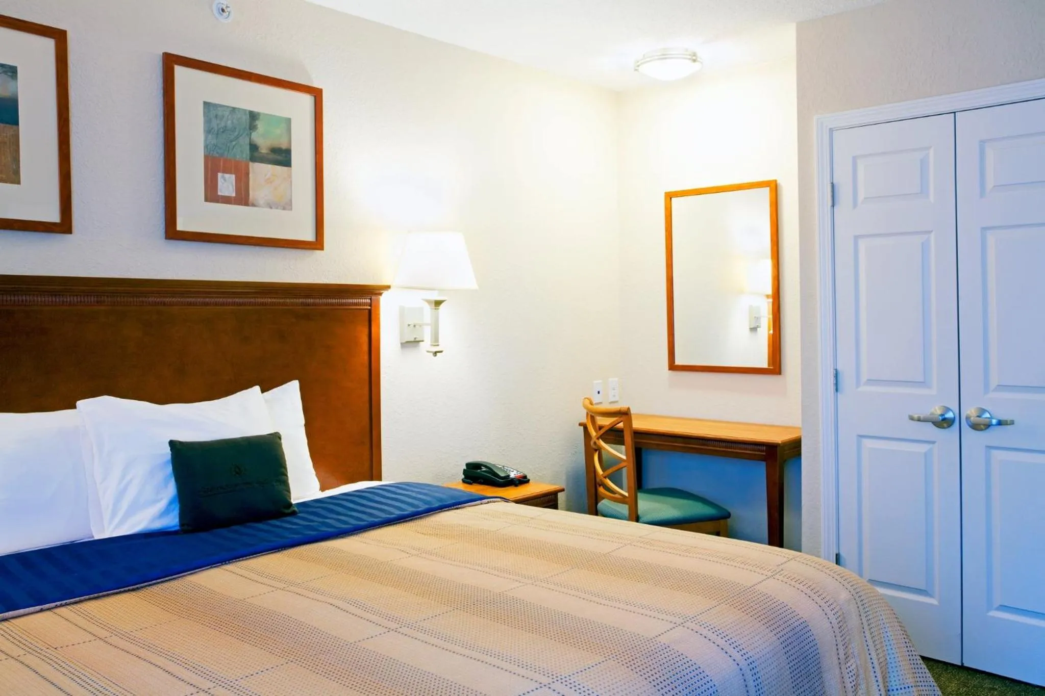 Photo of the whole room, Bed in Candlewood Suites New Bern by IHG