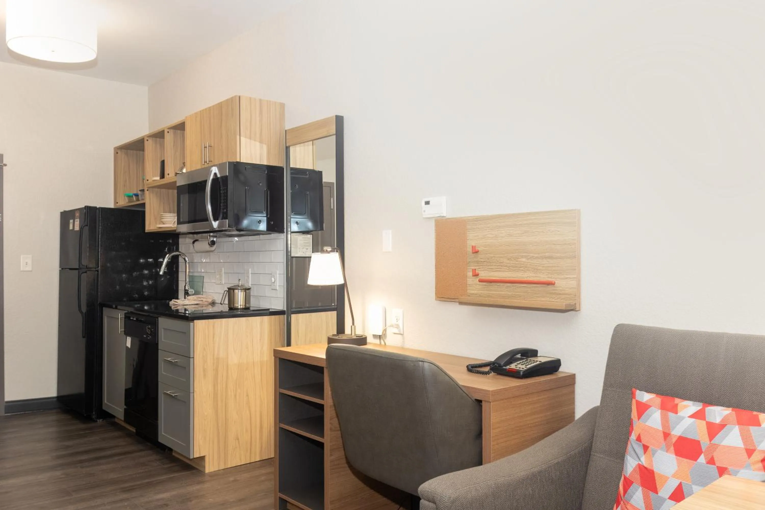 Kitchen or kitchenette in Candlewood Suites New Bern by IHG