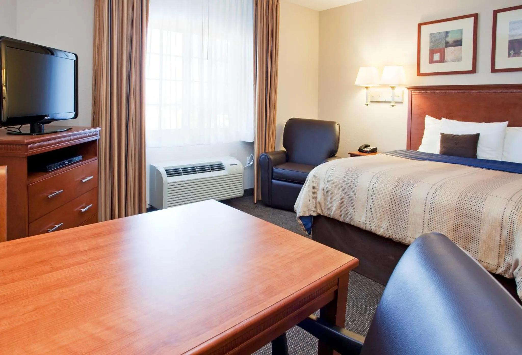 Photo of the whole room, Bed in Candlewood Suites New Bern by IHG
