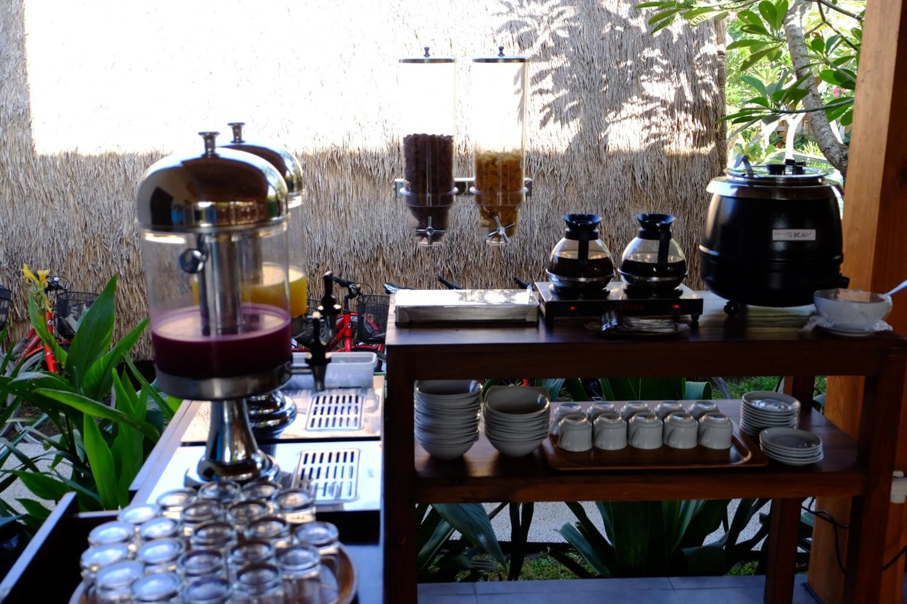 Coffee/tea facilities in Paradesa Villa
