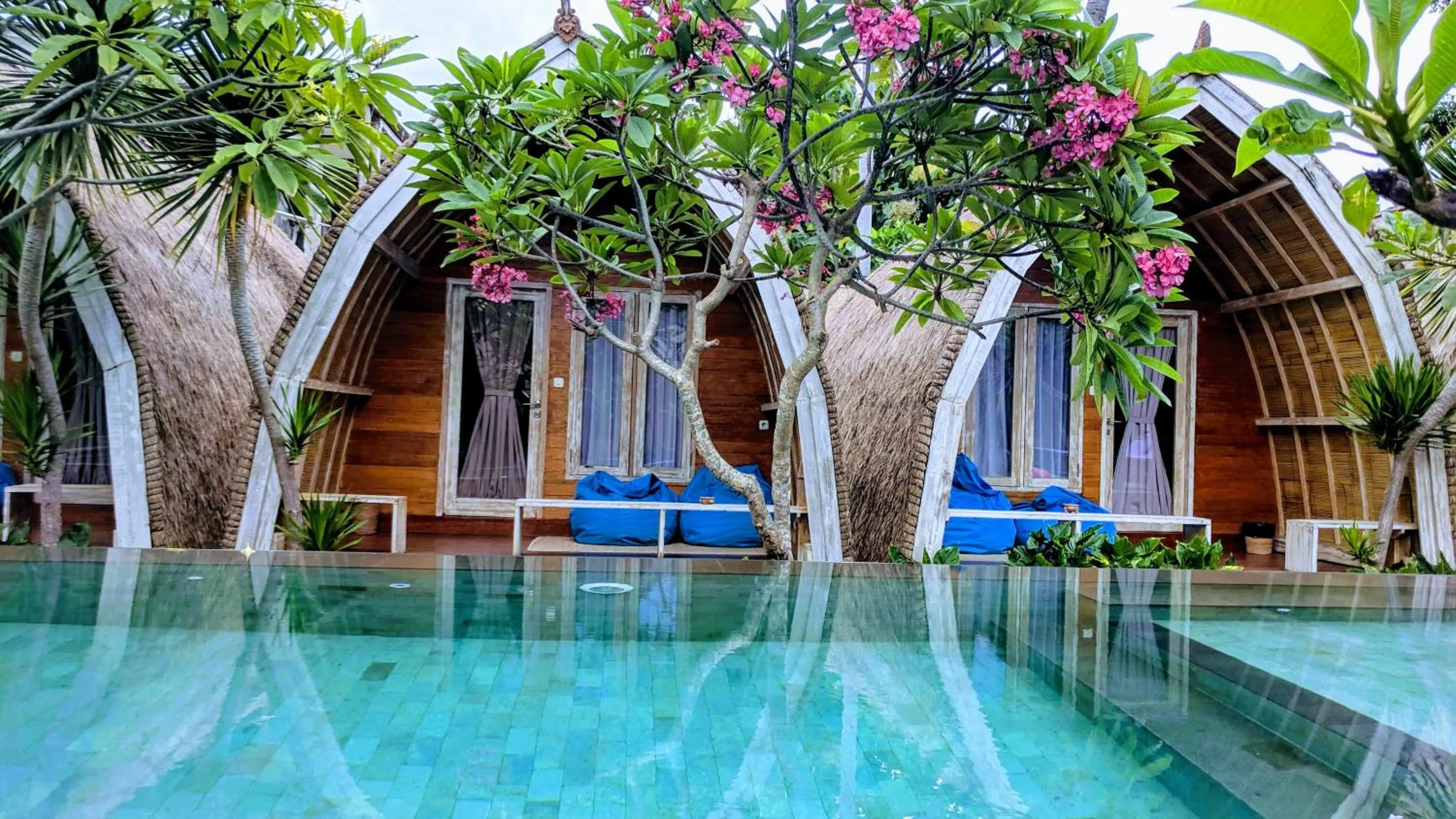 Swimming pool in Paradesa Villa