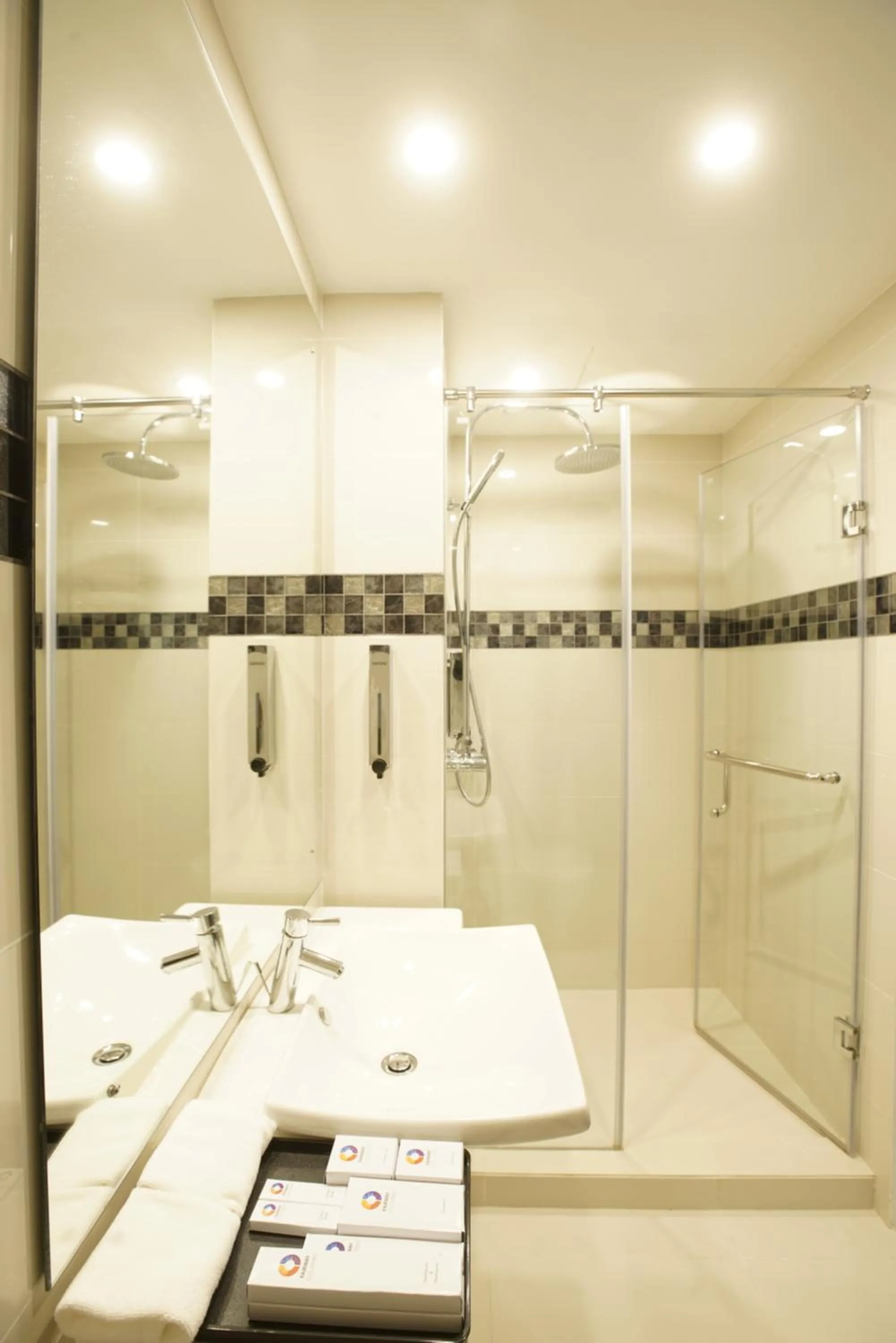 Bathroom in Fairway Colombo - Sri Lanka's First Hotel With Robot Technology