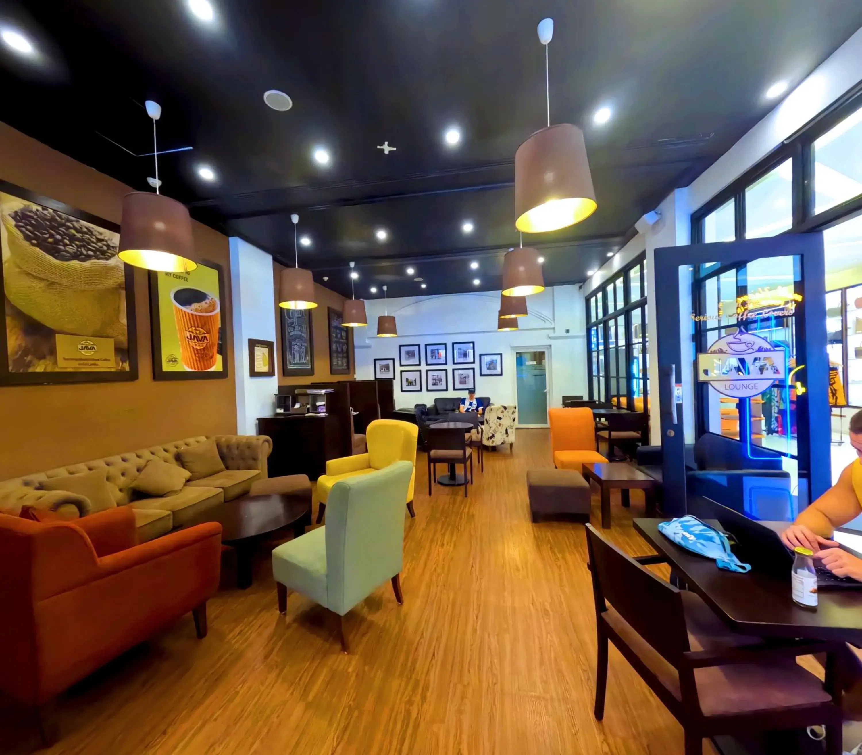 Restaurant/places to eat in Fairway Colombo - Sri Lanka's First Hotel With Robot Technology Restaurant/places to eat in Fairway Colombo - Sri Lanka's First Hotel With Robot Technology