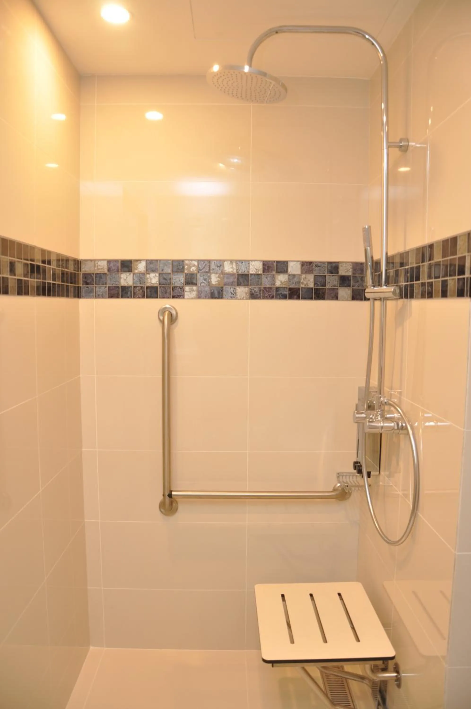 Shower in Fairway Colombo - Sri Lanka's First Hotel With Robot Technology