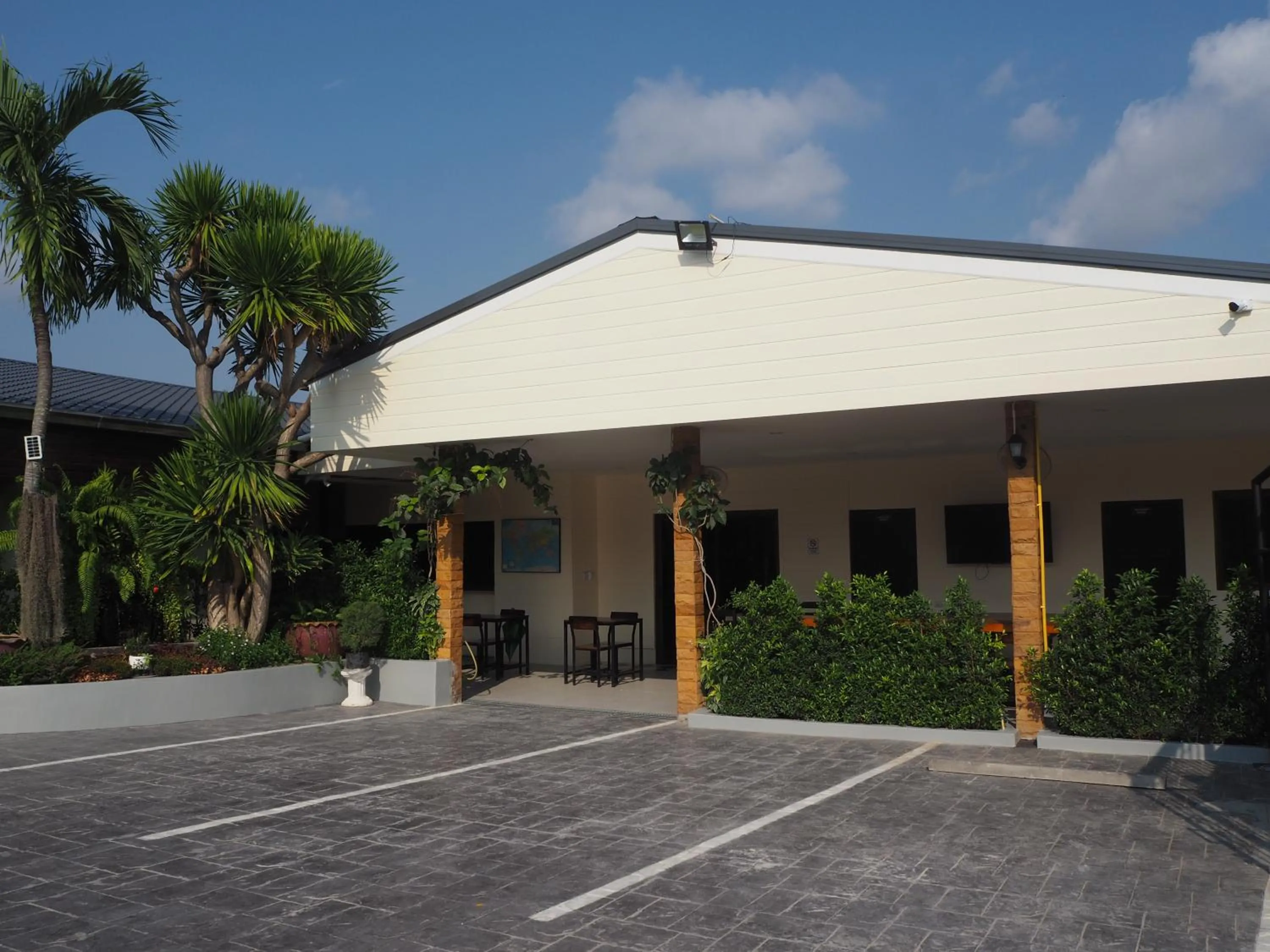 Parking in Mangoes Pattaya