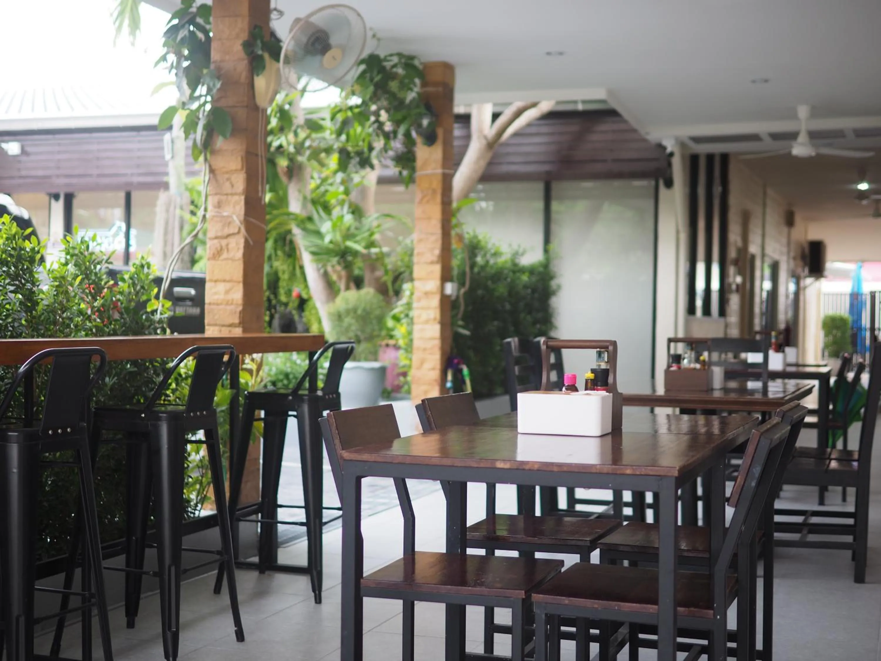 Seating area in Mangoes Pattaya