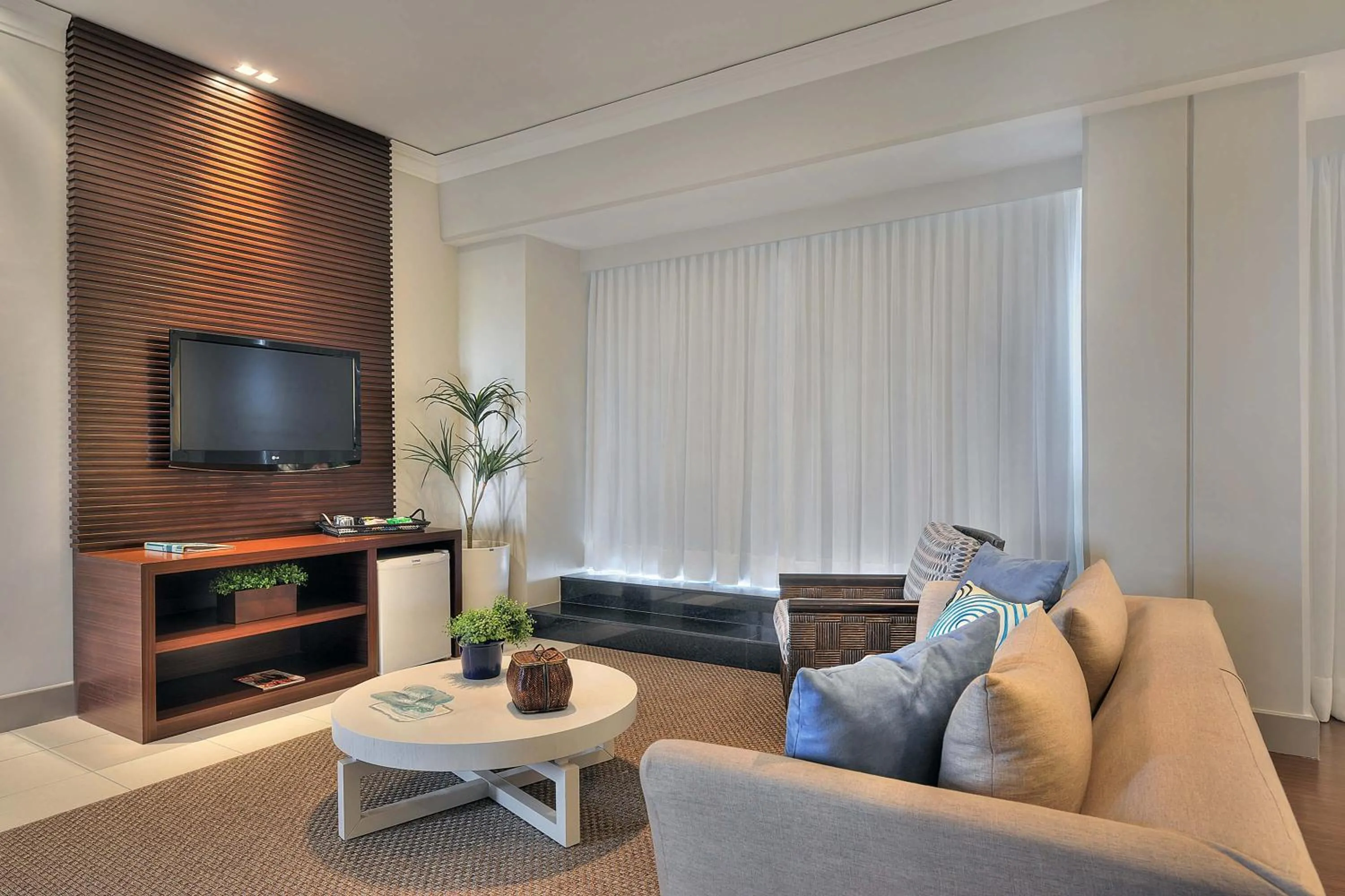 Communal lounge/ TV room in Hotel Deville Prime Salvador