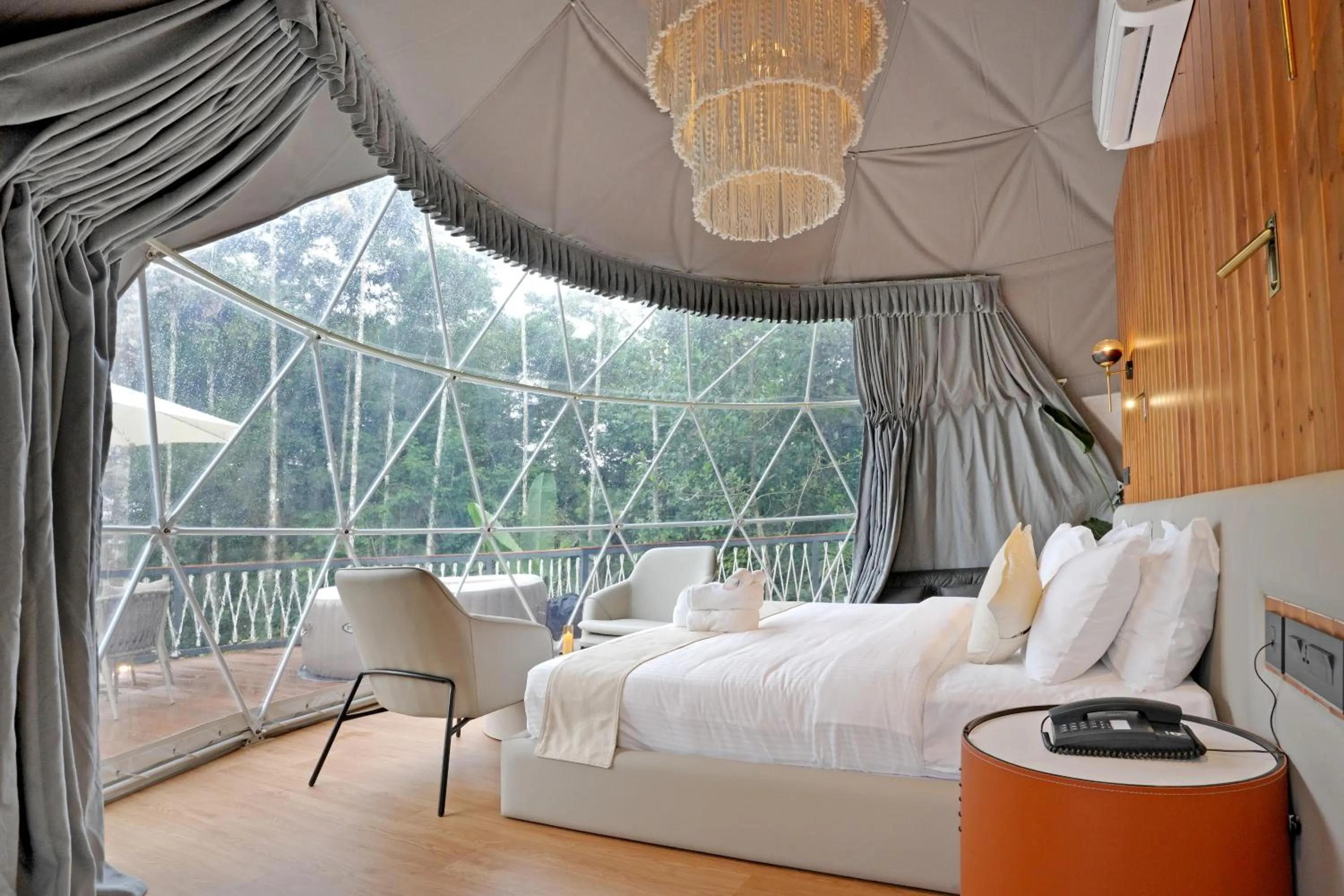 Bed in Le Villagio Resort & Domes