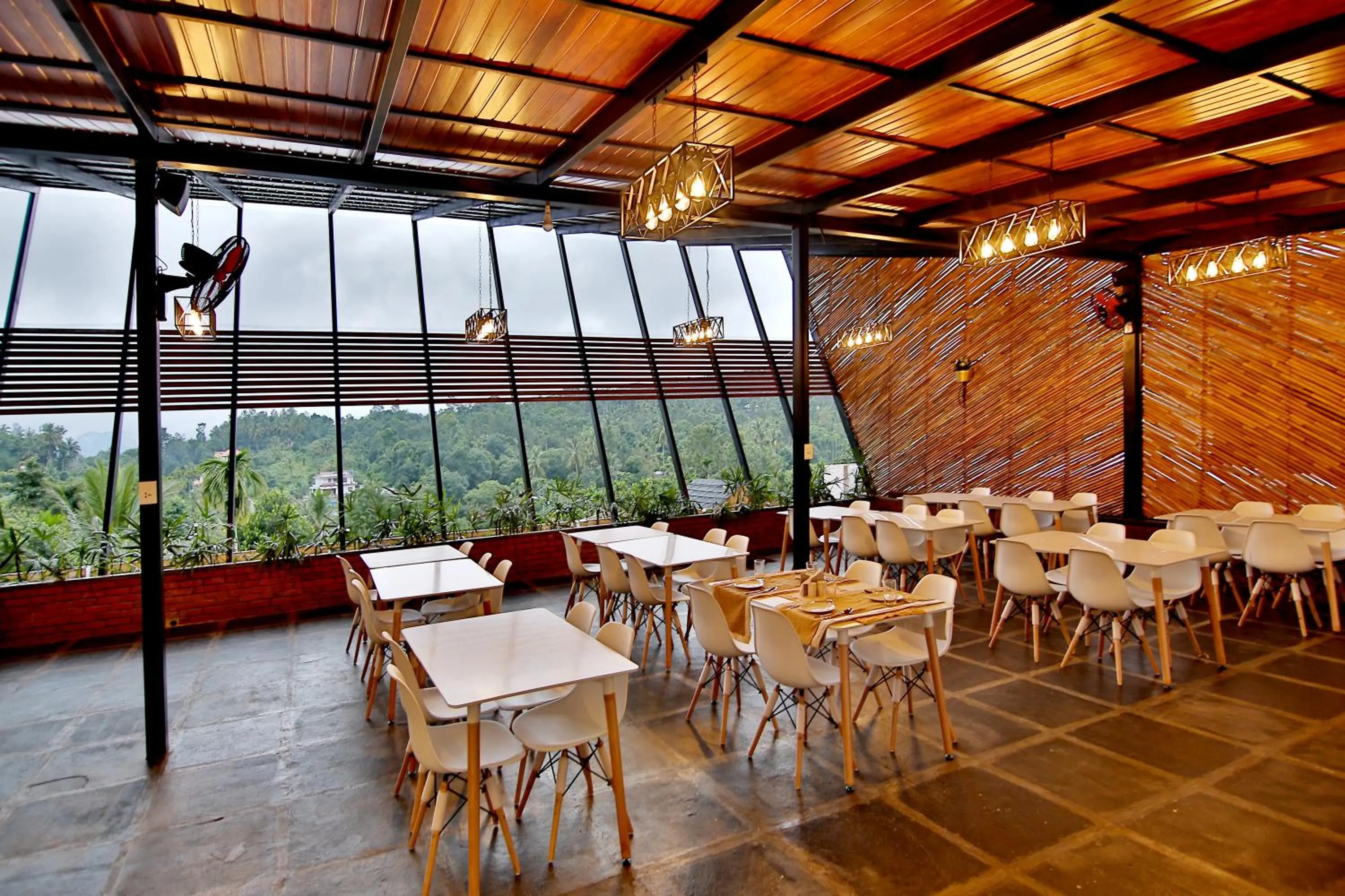 Restaurant/places to eat in Le Villagio Resort & Domes