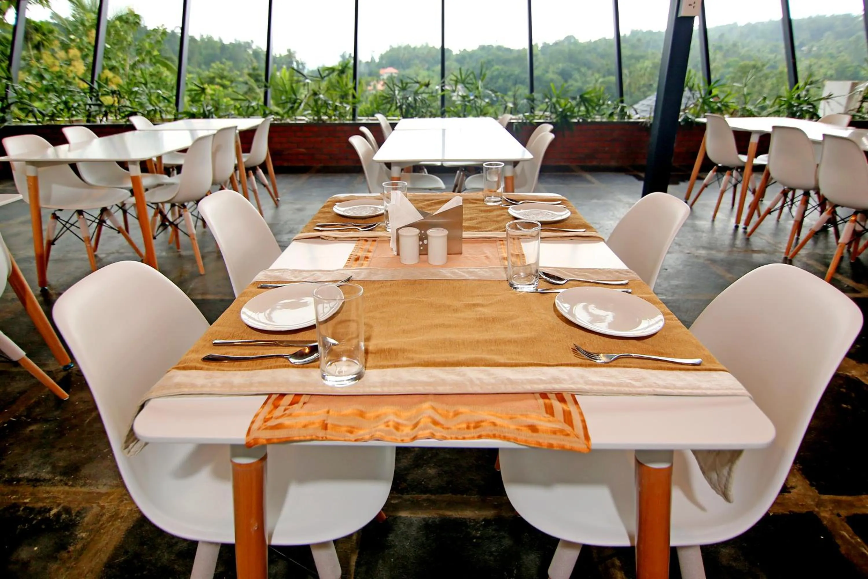 Restaurant/places to eat in Le Villagio Resort & Domes