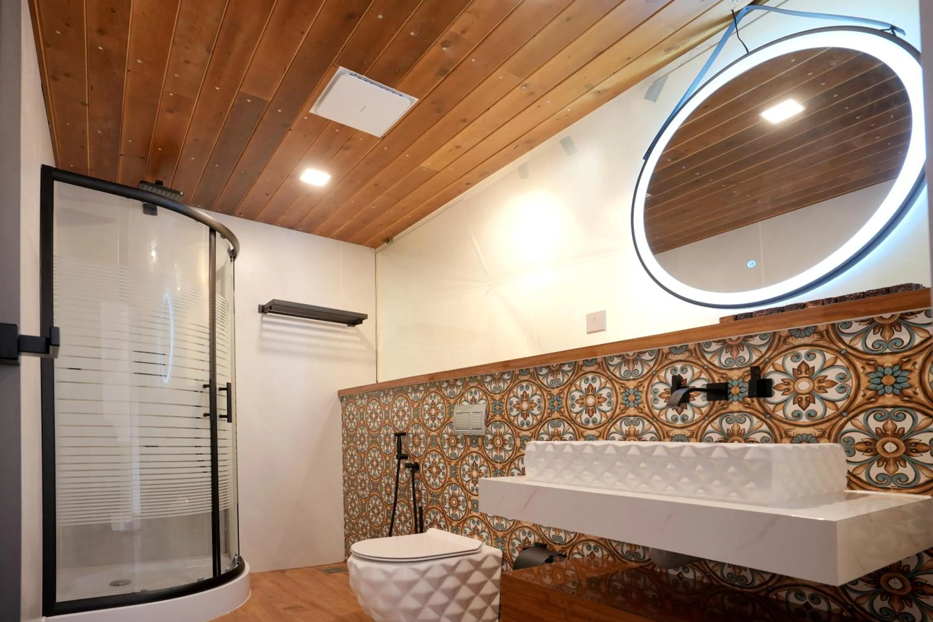 Shower in Le Villagio Resort & Domes